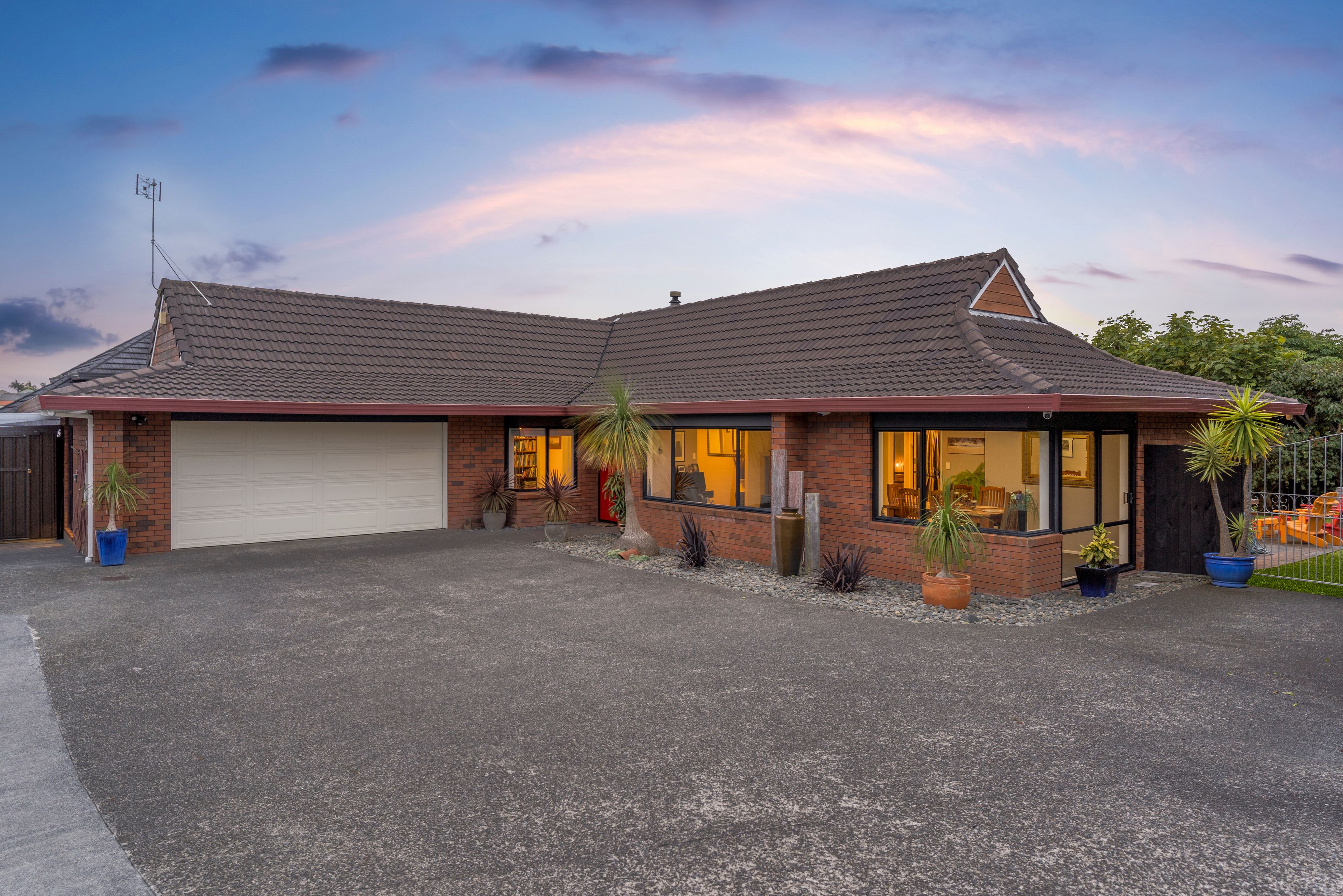 16 Simmental Crescent, Somerville, Manukau City