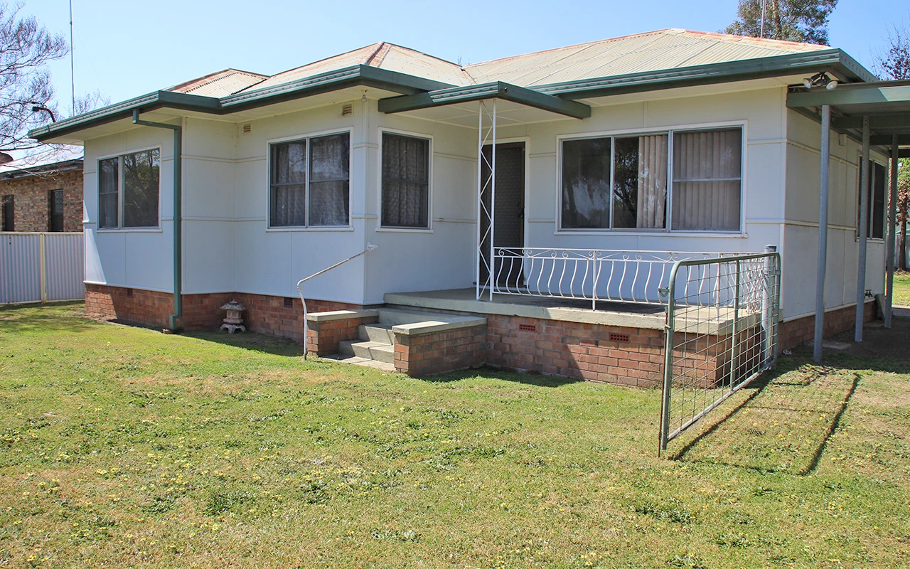 27 CHARLES Street, Coonabarabran, NSW 2357