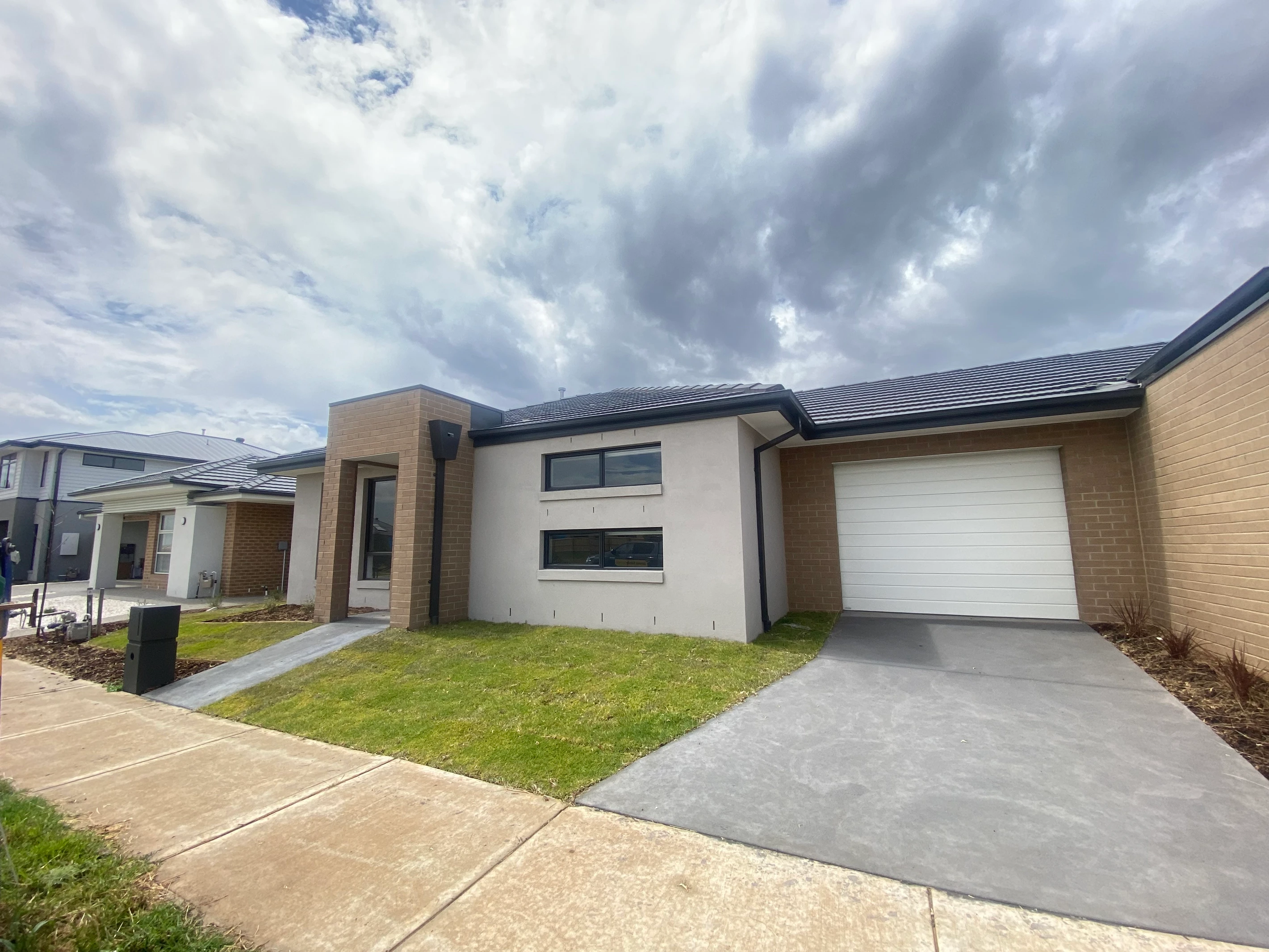 4 Lindberg Street, MANOR LAKES, VIC 3024