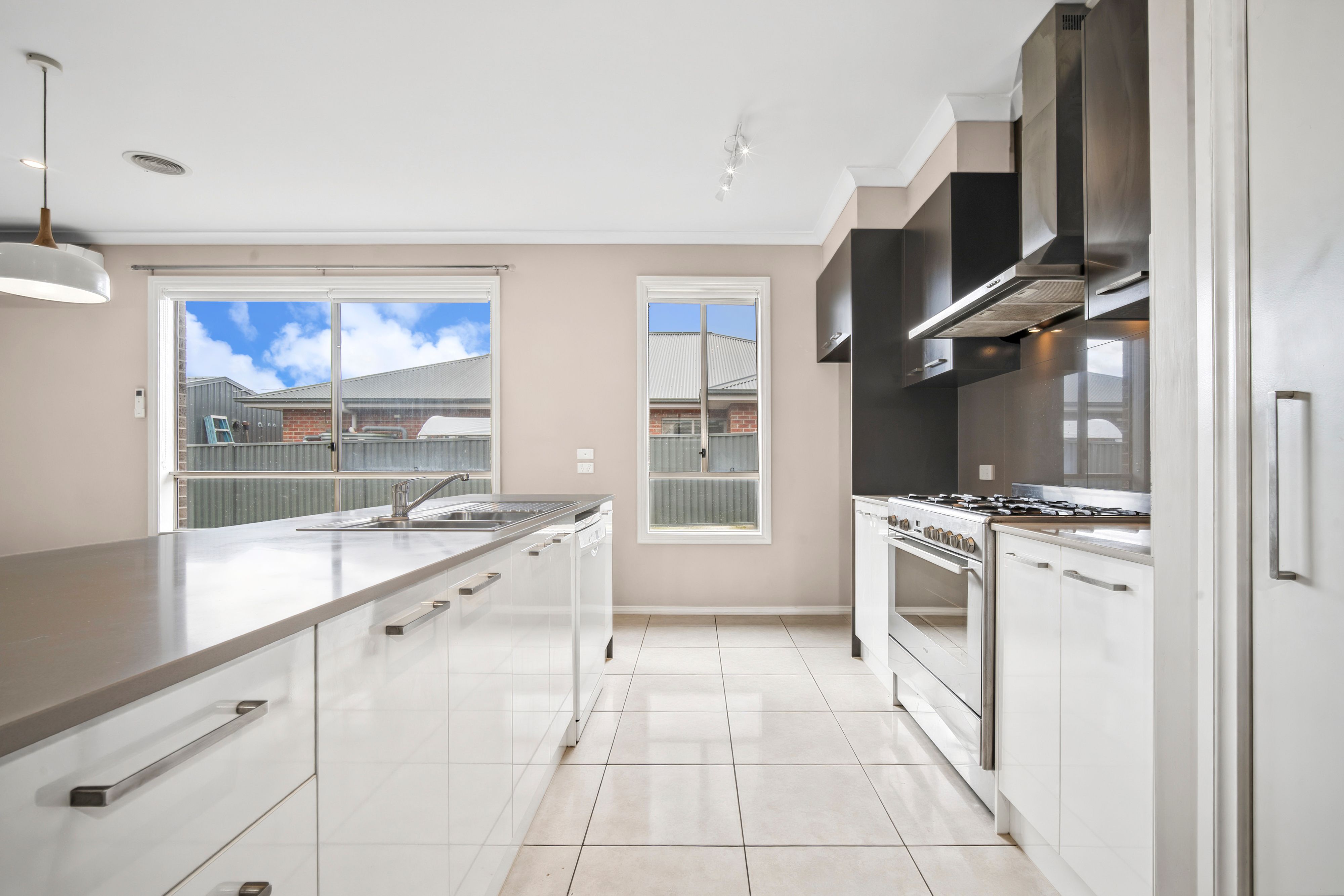 14 Pengelly Road — photo 3 of 17