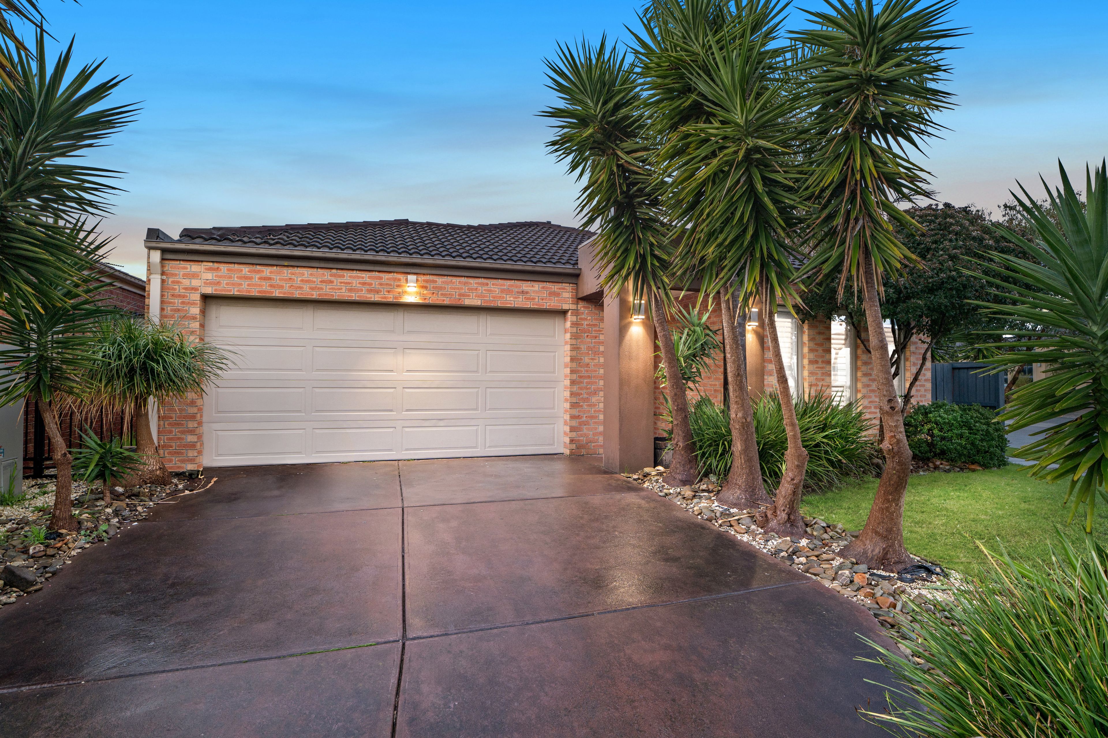 2 Sanctuary Crescent, Rowville, VIC 3178