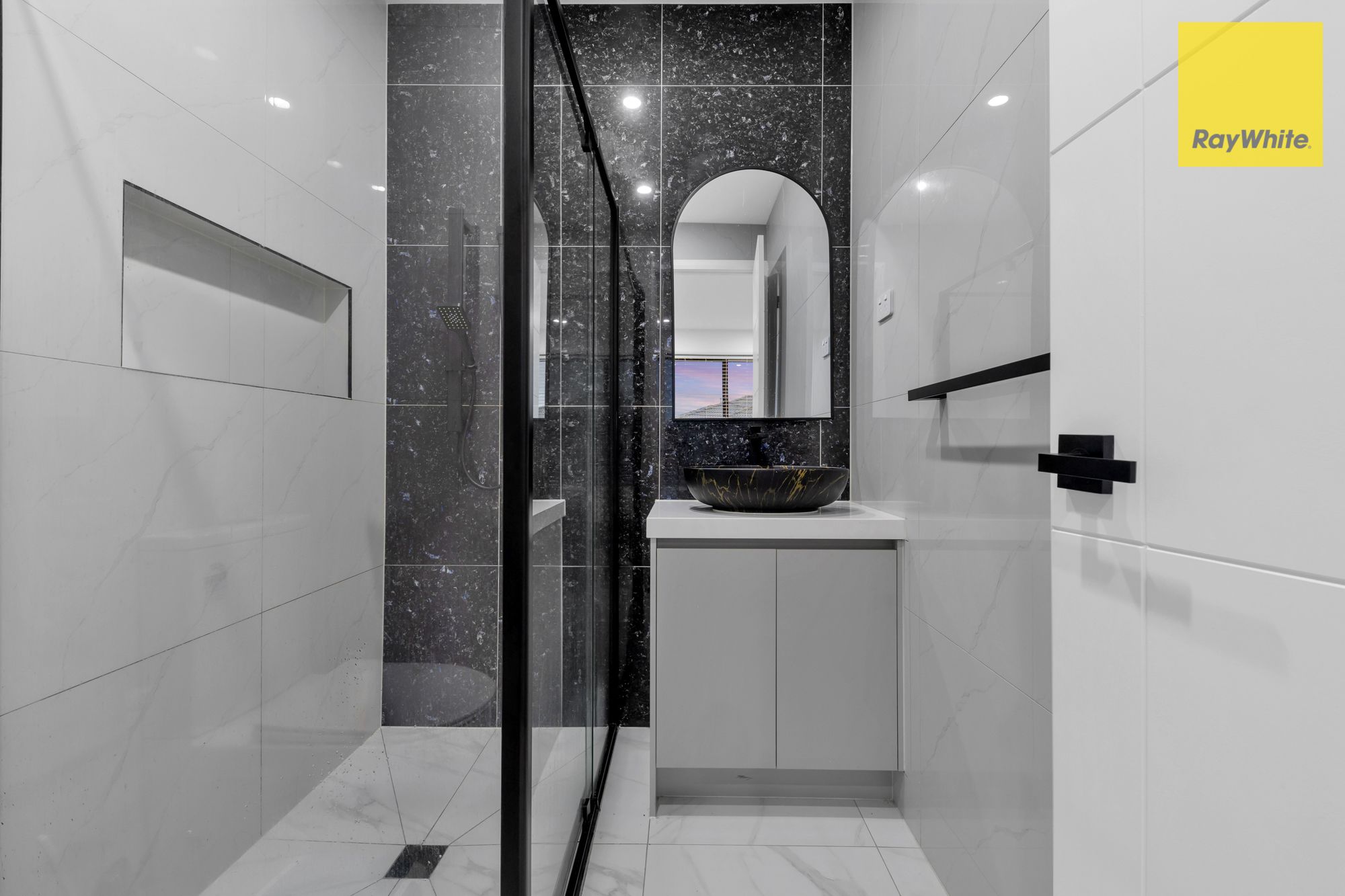 76 Madeira Drive — photo 13 of 21