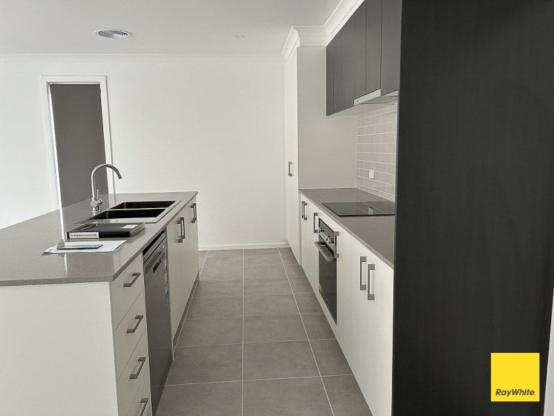 12 Boldiston Crescent — photo 5 of 14