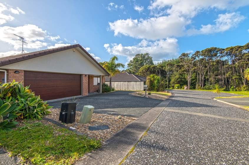 16 George Deane Place, Greenhithe, North Shore City