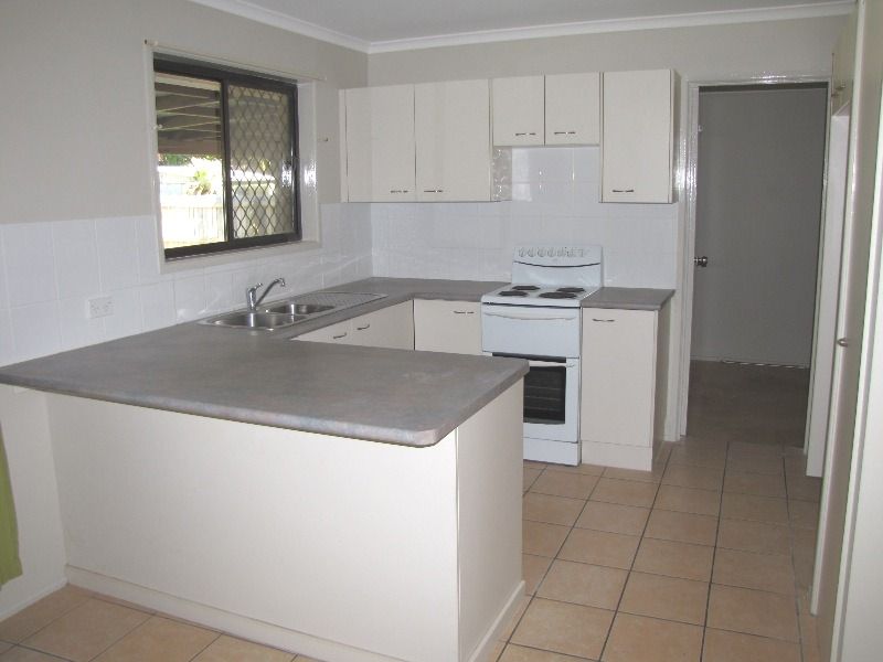 8 Ilaroo Crescent, Warana, QLD 4575