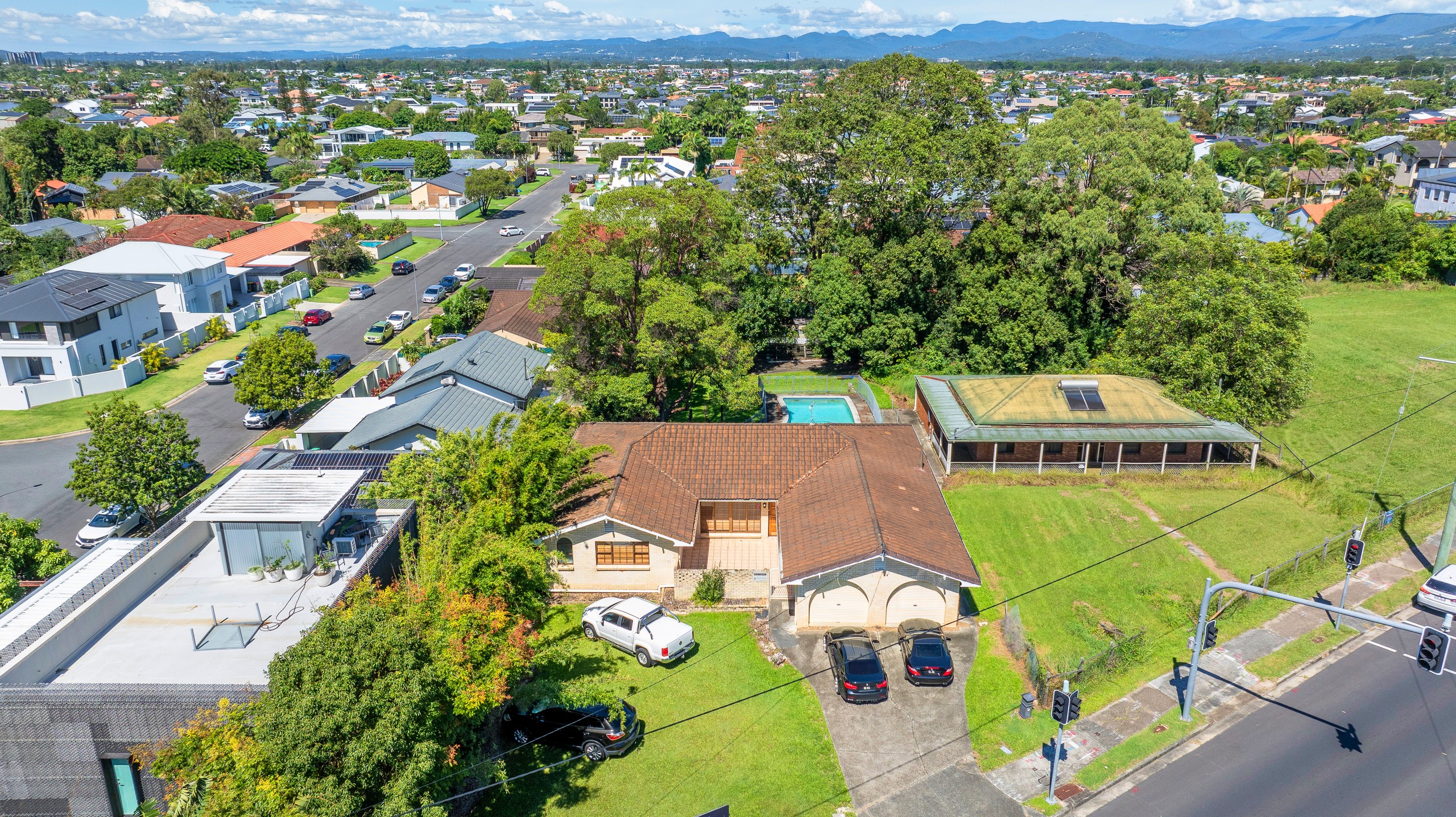 166 Ashmore Road, Bundall, QLD 4217