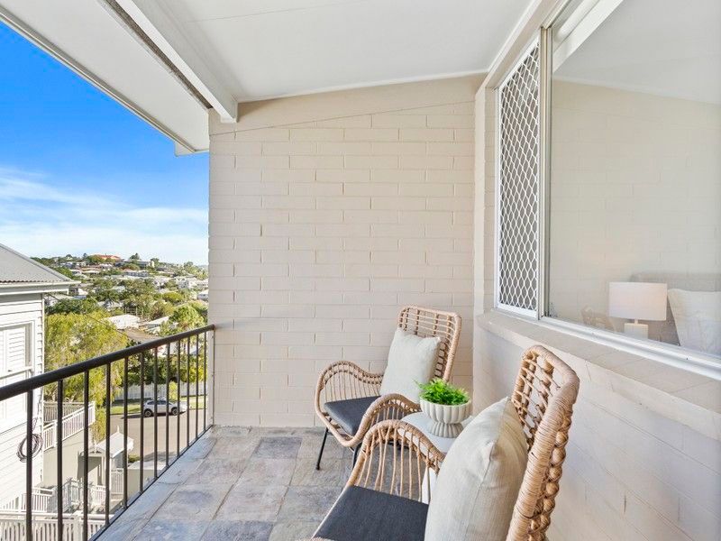 4/104 Henderson Street — photo 3 of 19