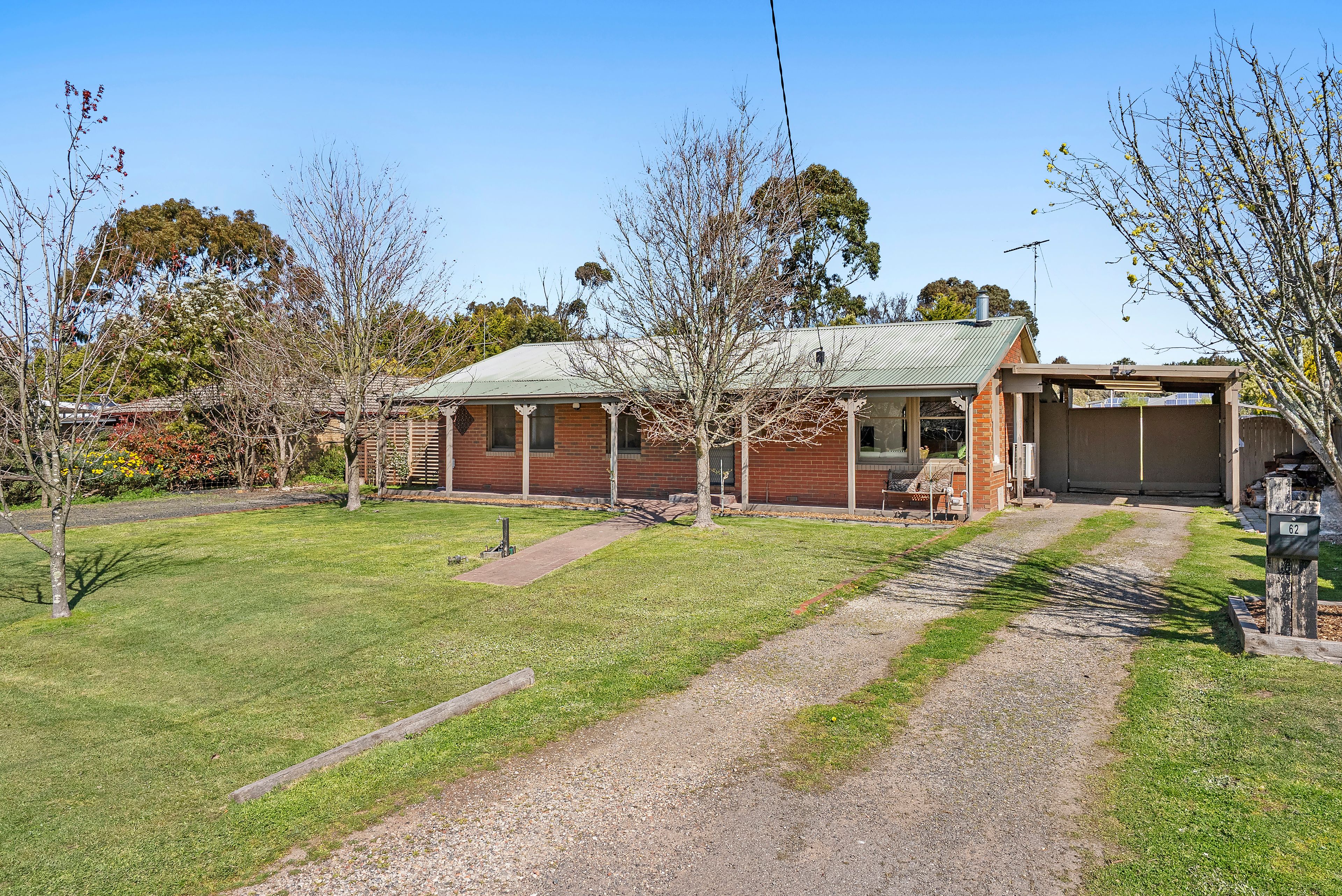 62 White Avenue, Romsey, VIC 3434