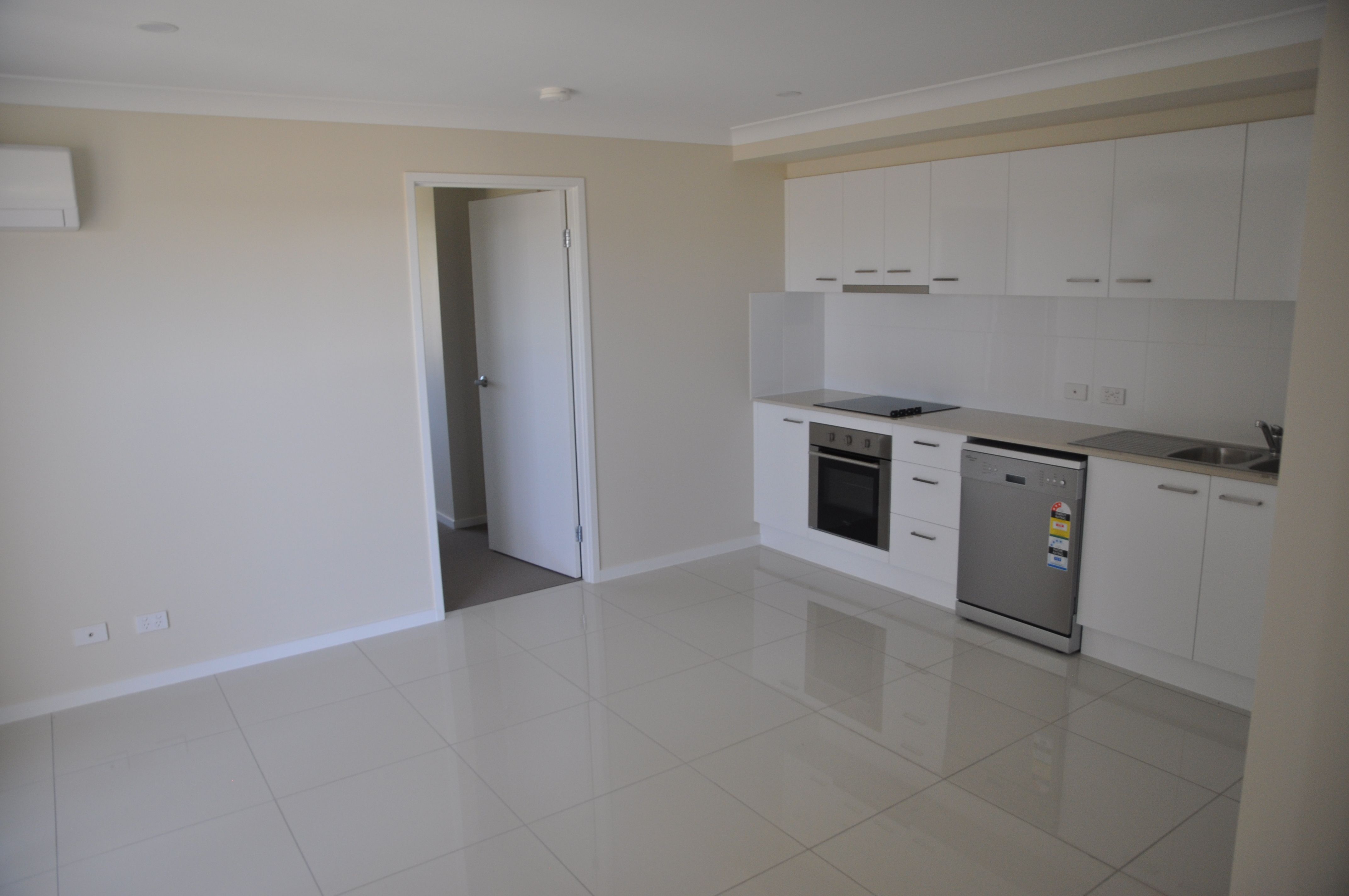 2/8 Weebah Place, Cambooya, QLD 4358