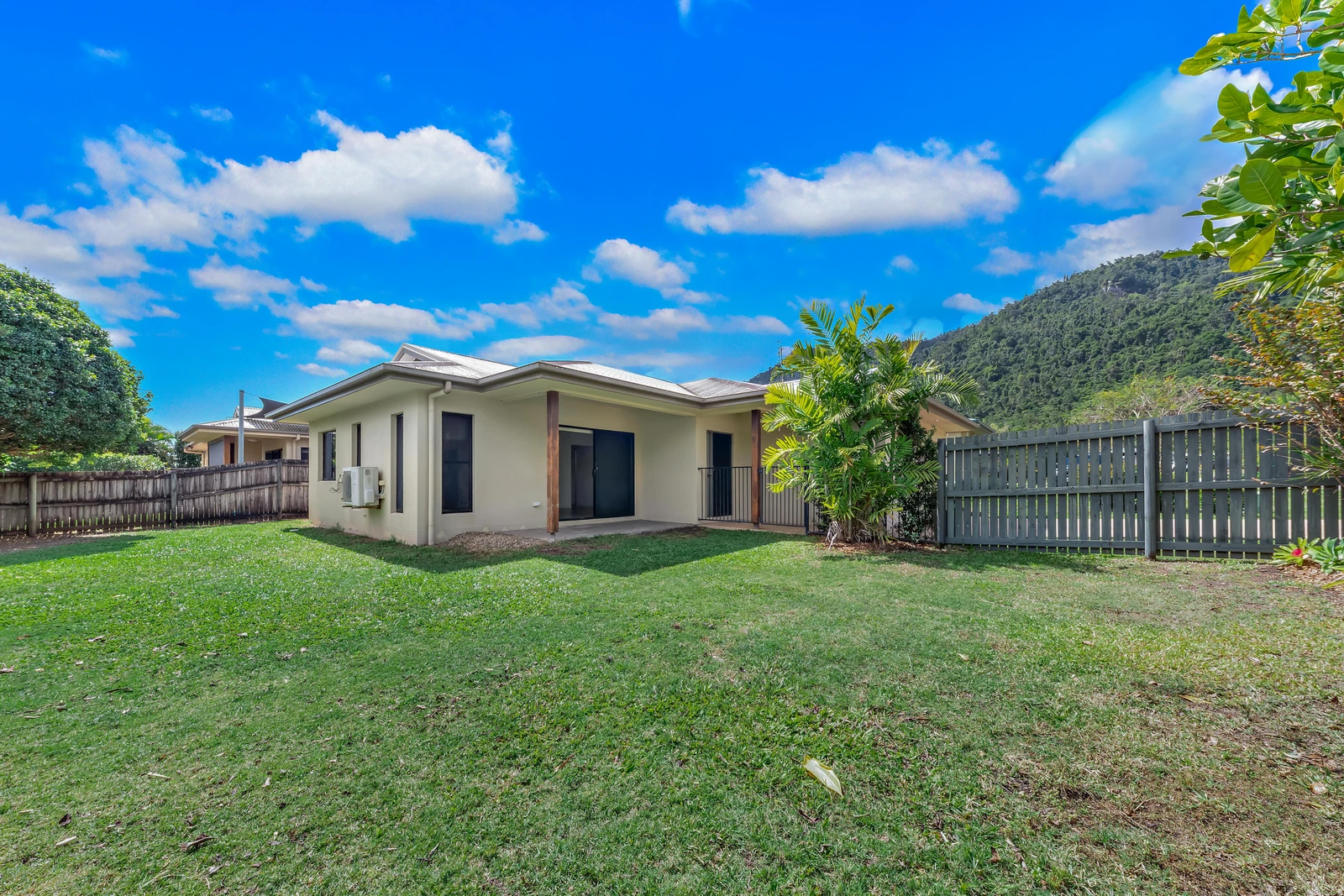 1 Flinders Court, Cannonvale, QLD 4802