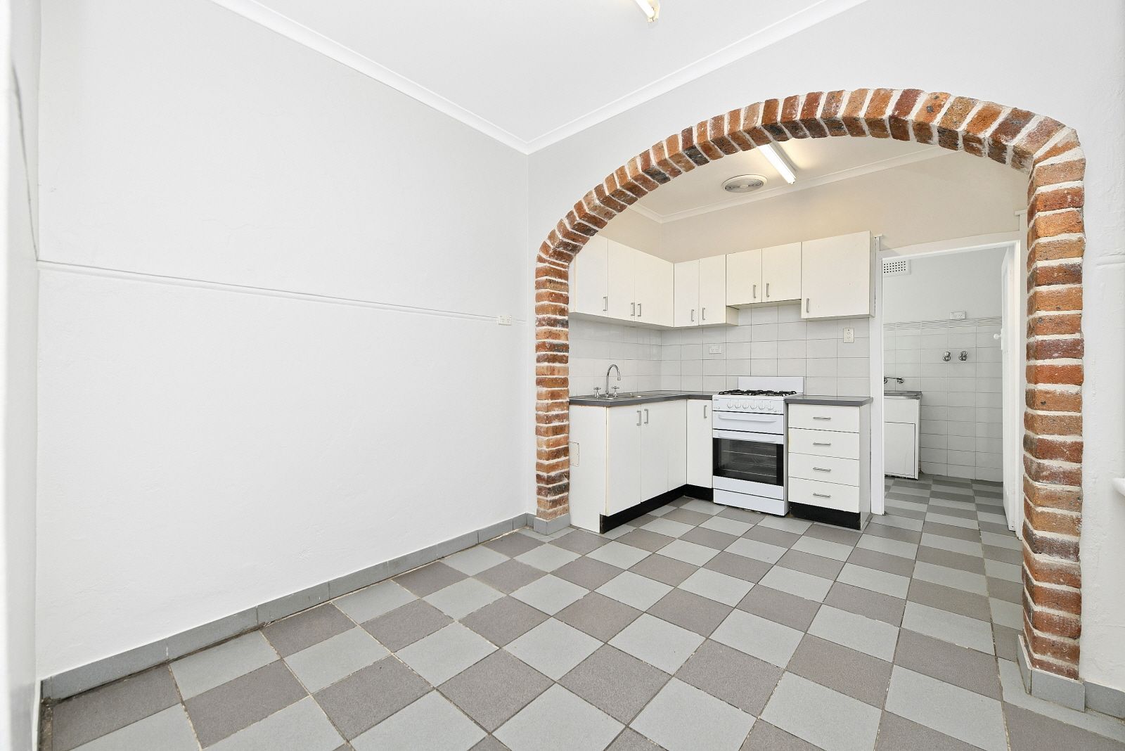 33 Campbell Street, St Peters, NSW 2044