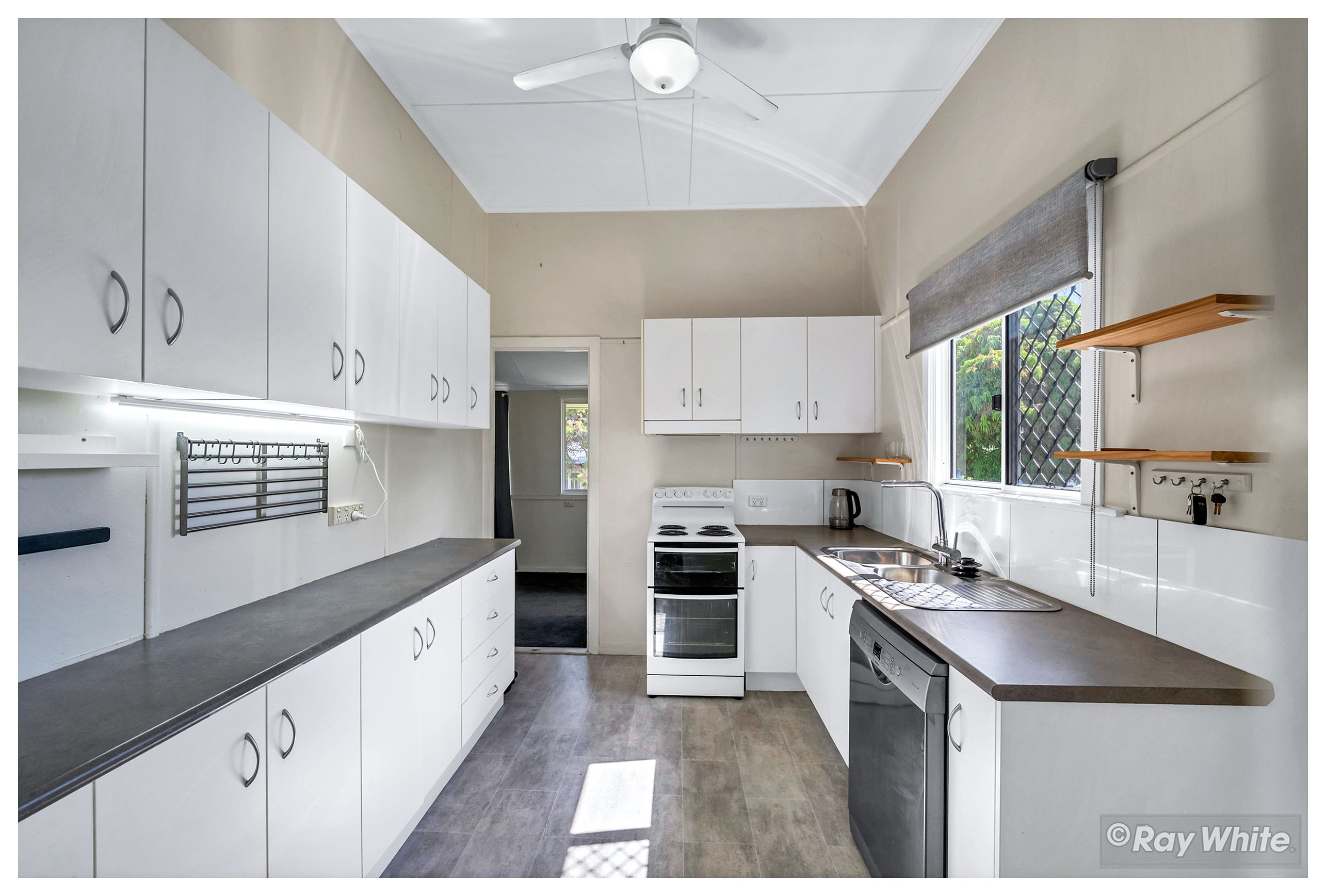 33 Ellis Street, Berserker, QLD 4701