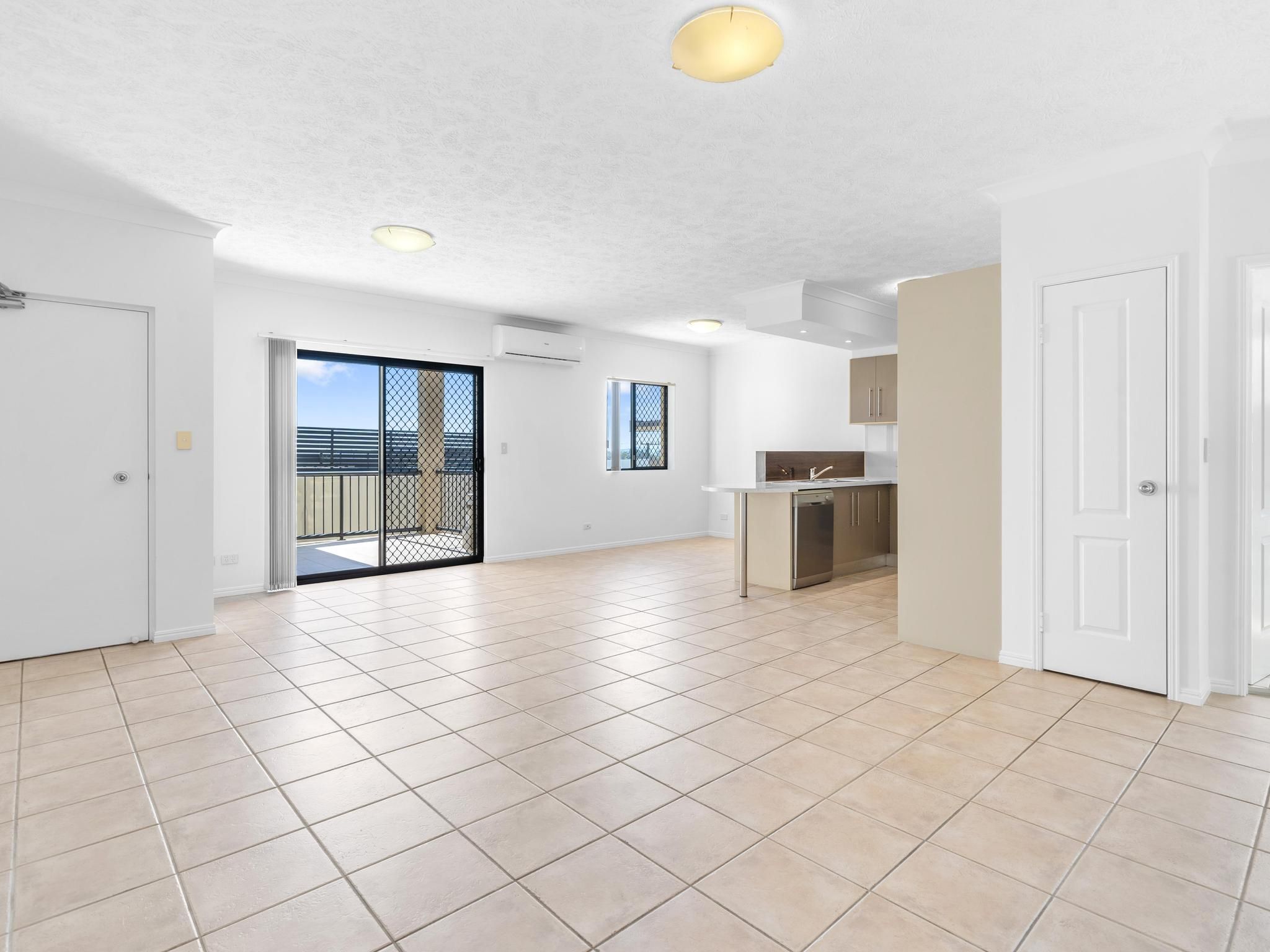 4/56 Crest Street — photo 3 of 9