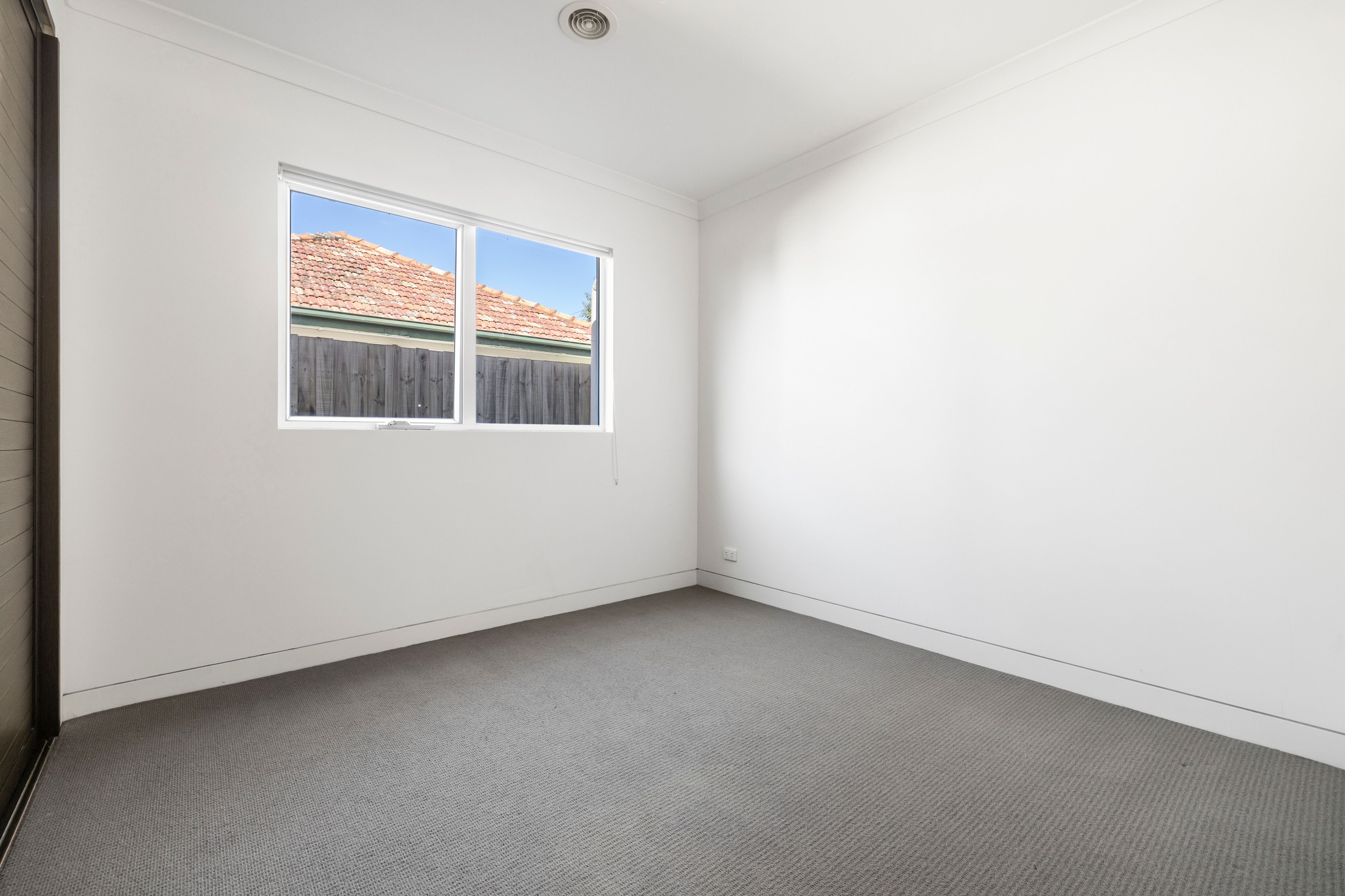 86 Mclaughlin Street — photo 6 of 11