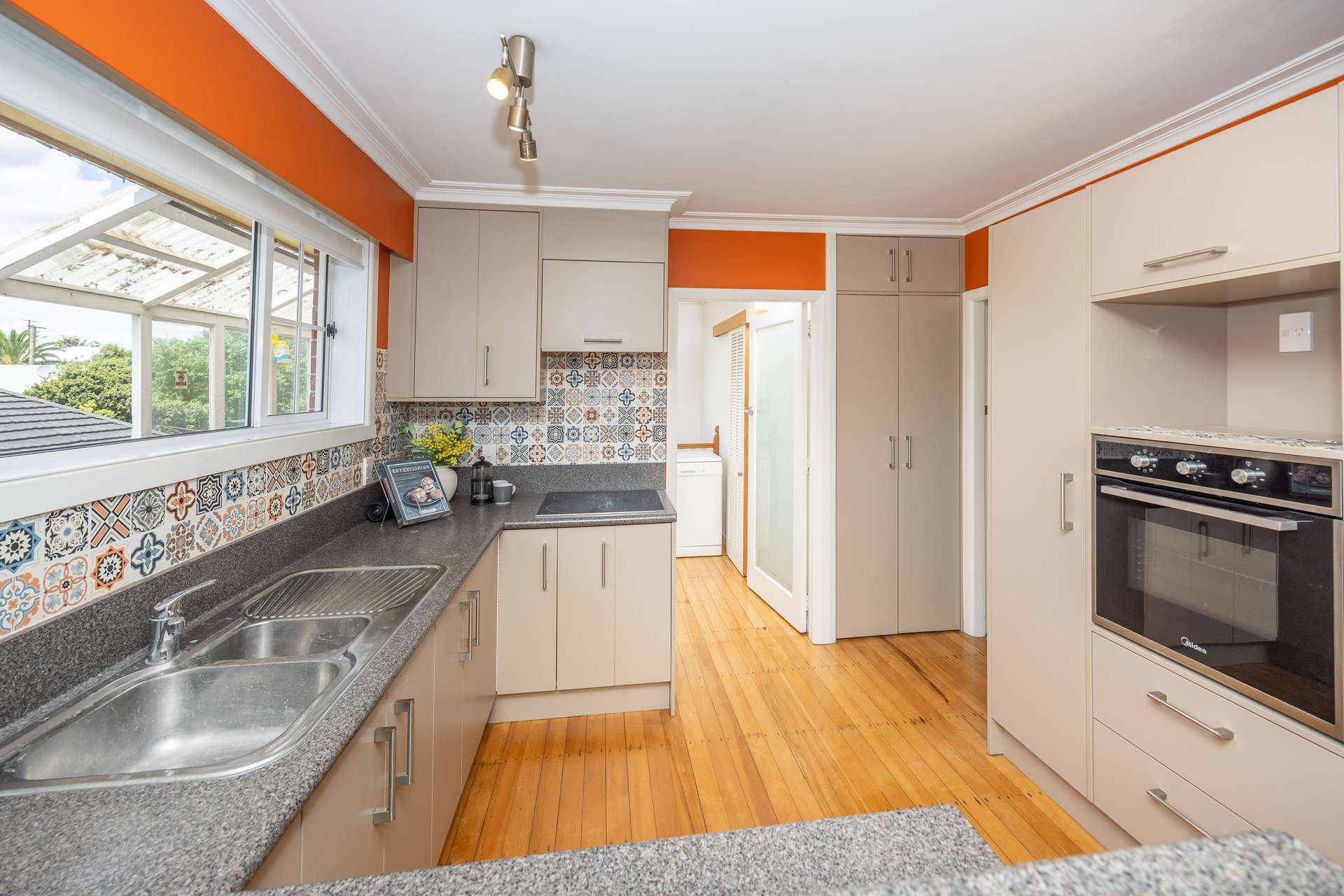 31 Mitcham Avenue photo 13