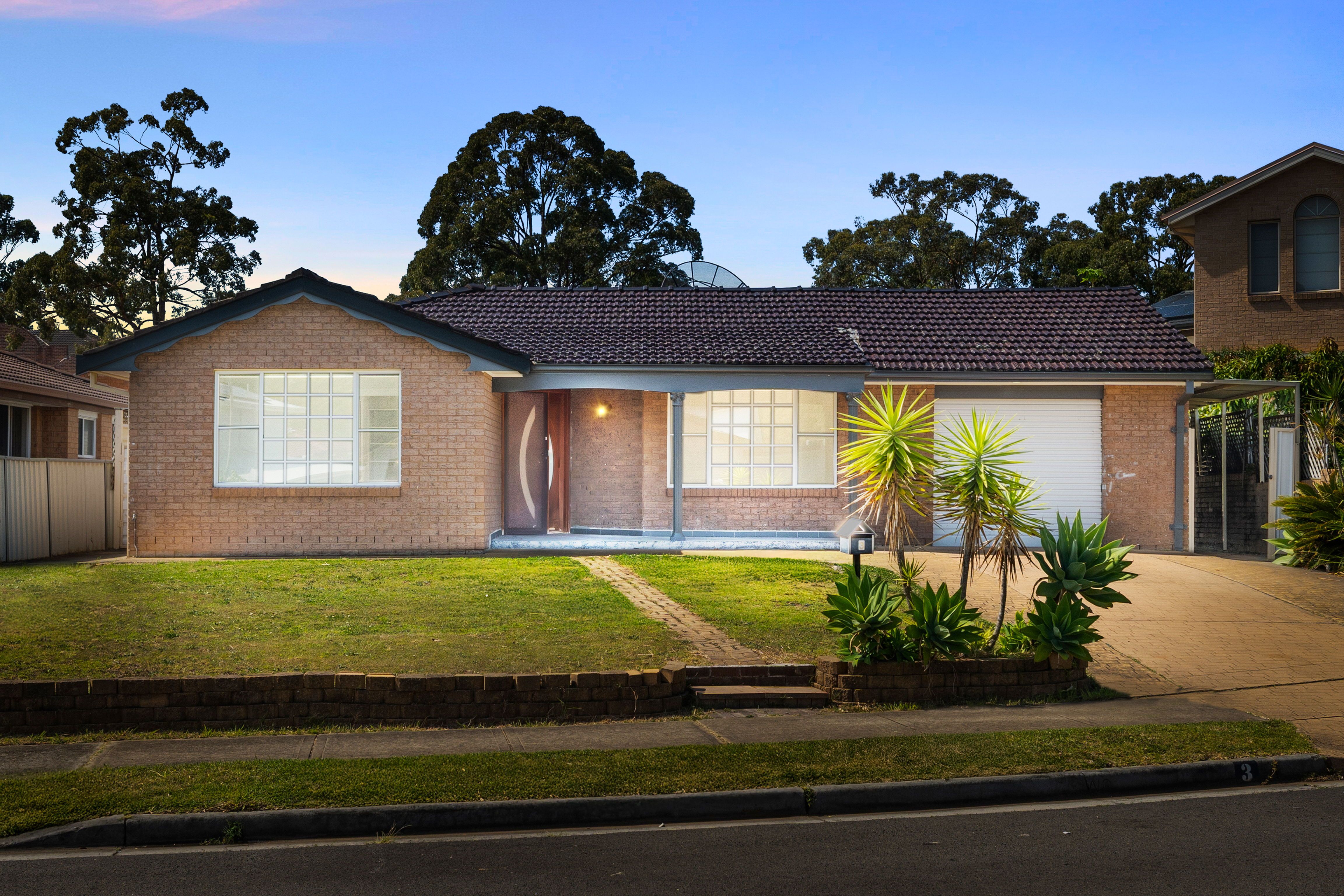 3 Drayton Place , Edensor Park NSW 2176