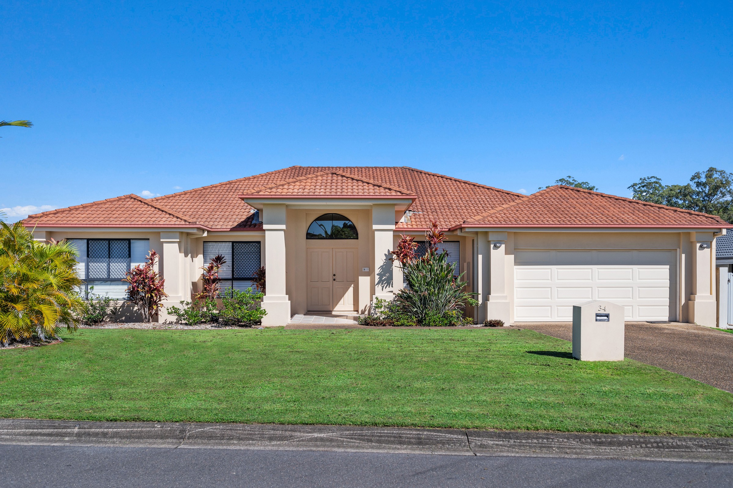 34 Nottinghill Gate Drive, Arundel, QLD 4214