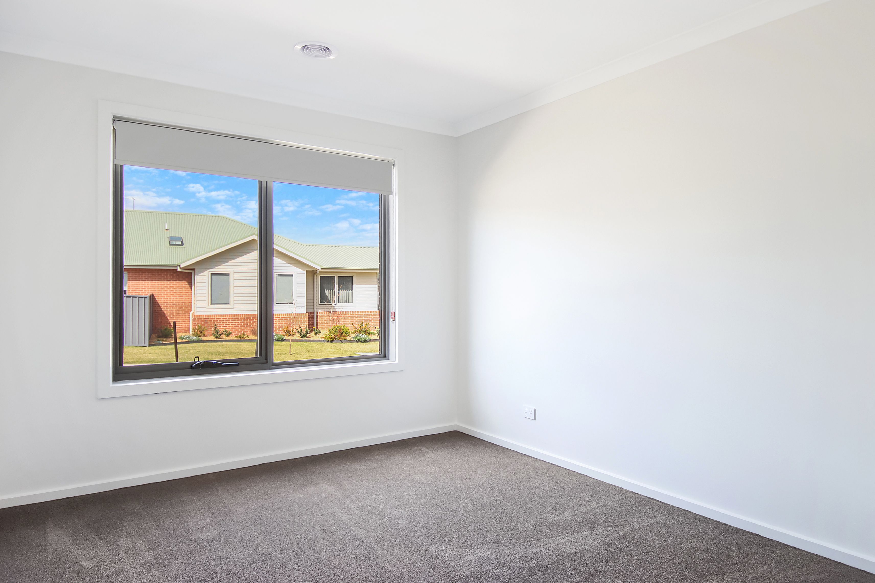 80 Millford Crescent — photo 5 of 9