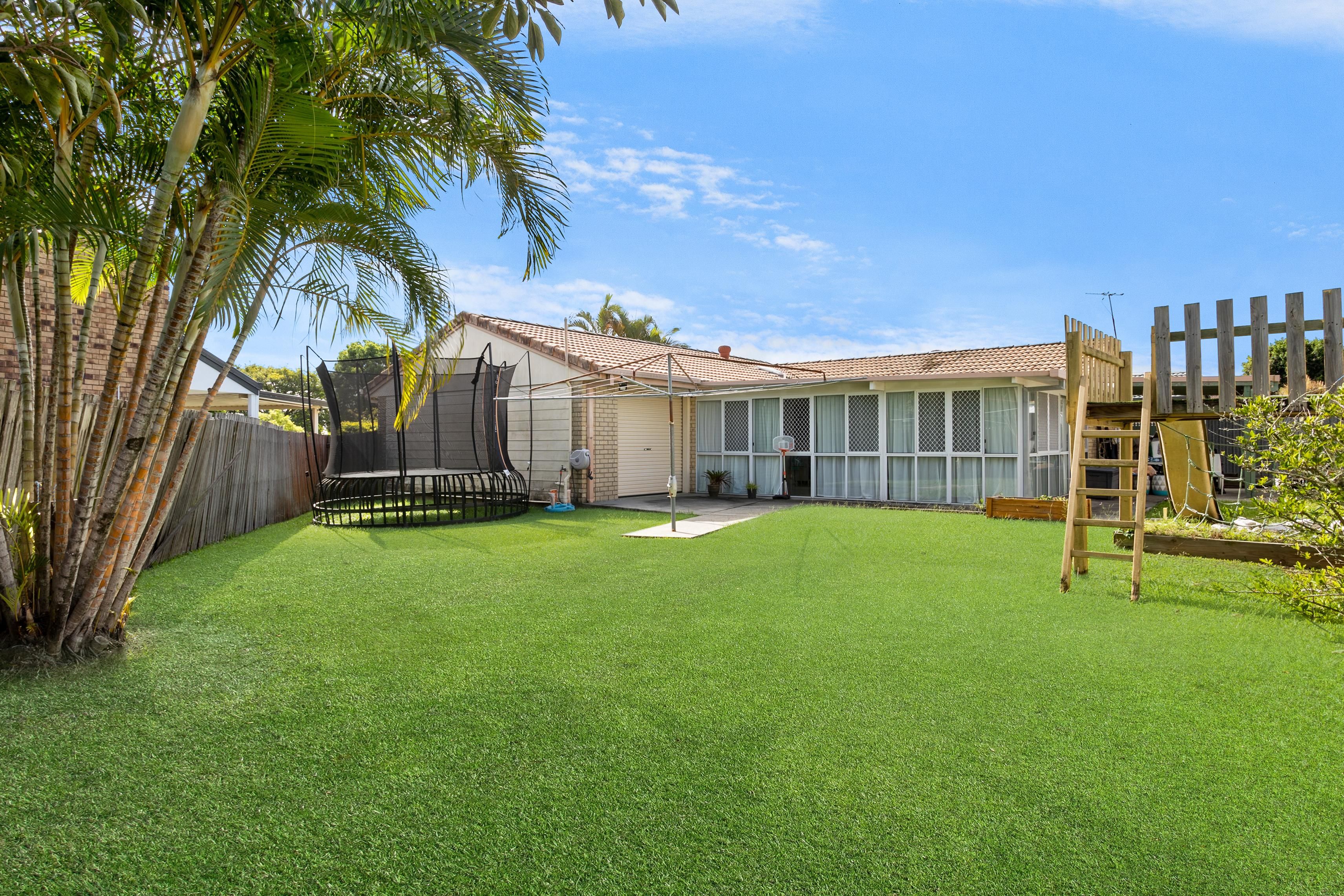8 Willoughby Court, Kippa-Ring QLD 4021