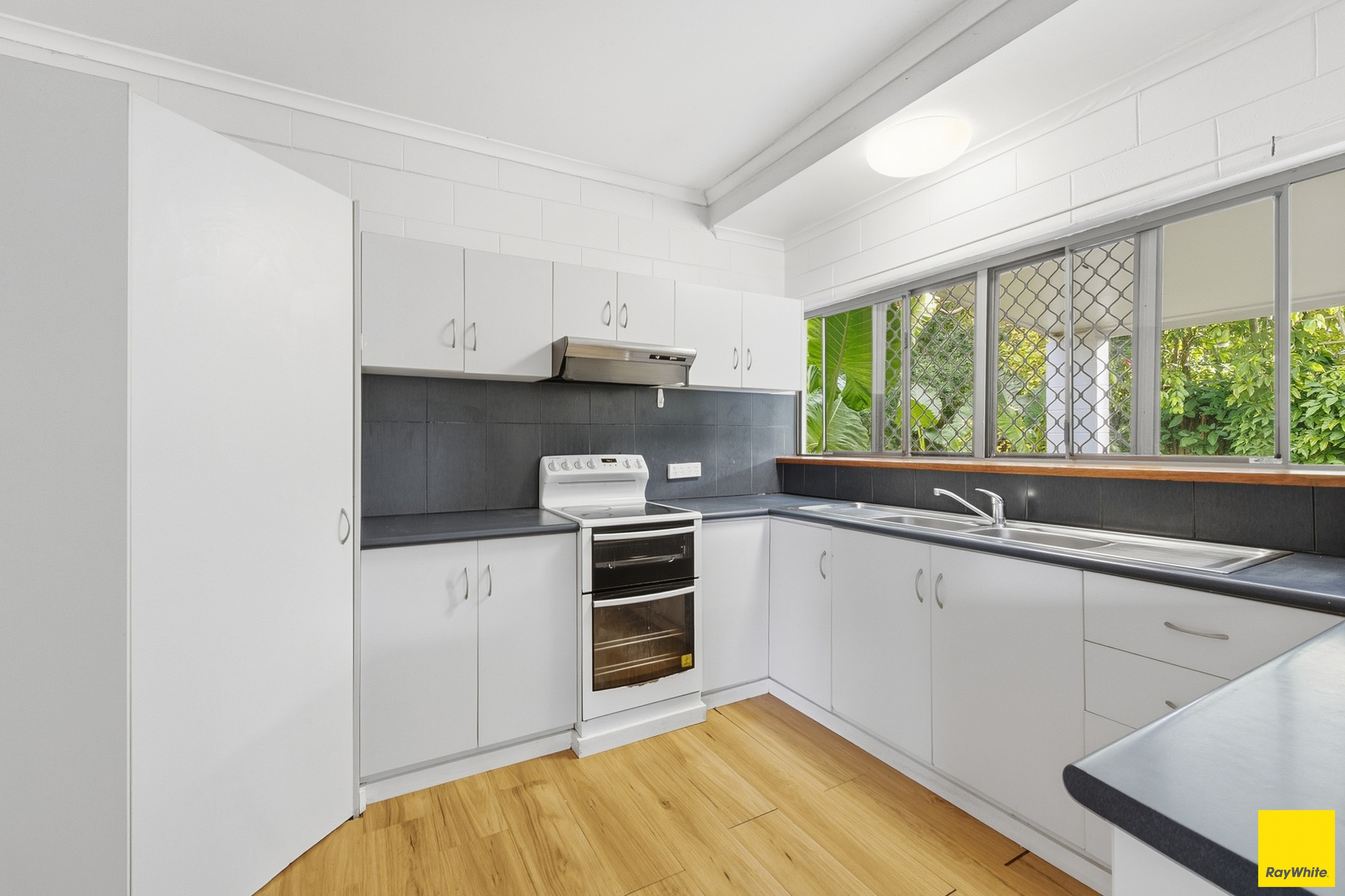 9 Melinga Close, Caravonica, QLD 4878
