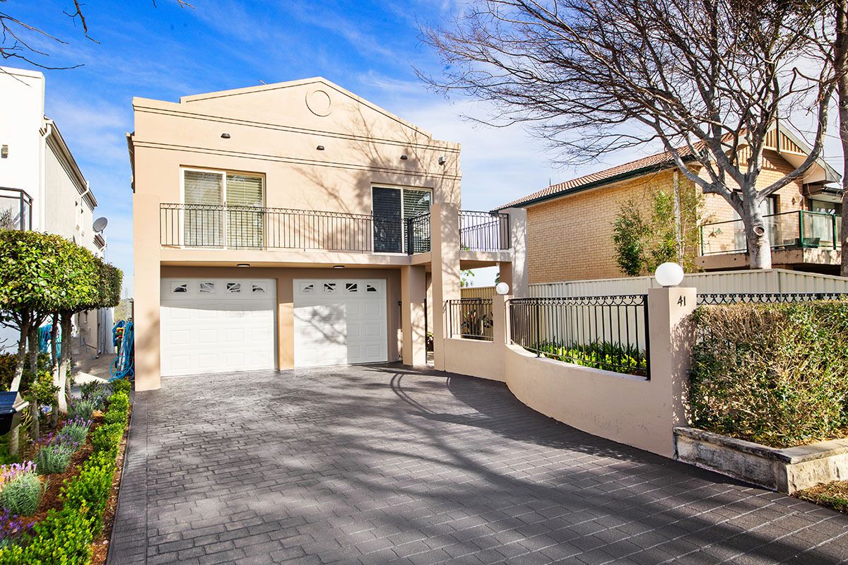 41 Sproule Road, Illawong NSW 2234