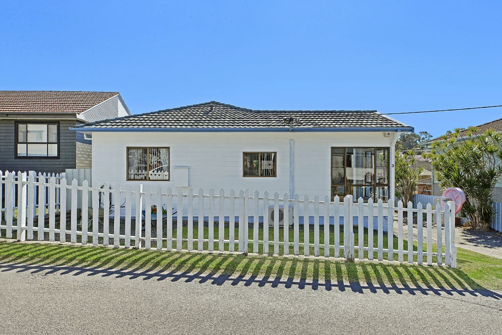 3 Ottys Lane, Fennell Bay, NSW 2283