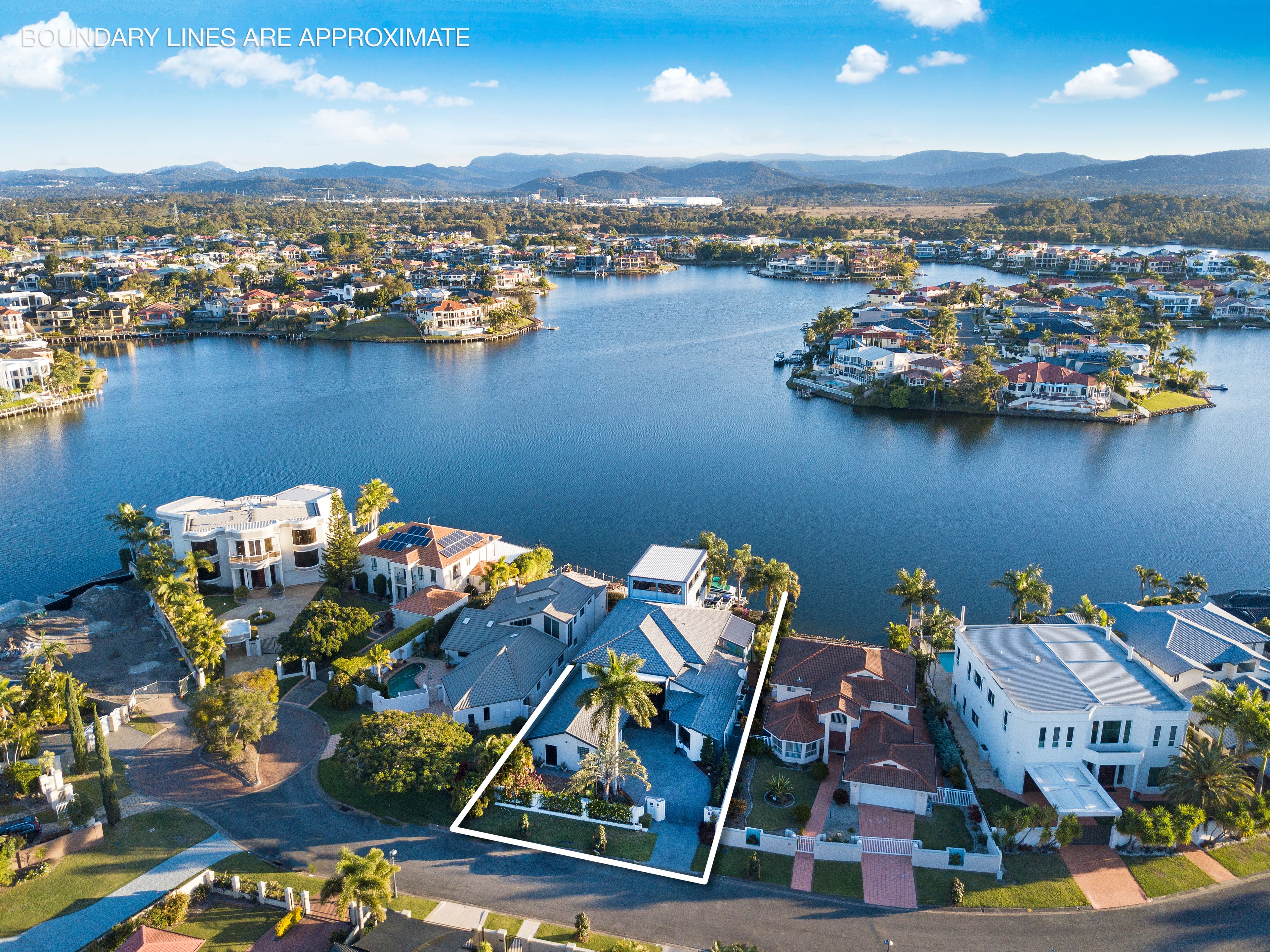 31 San Simeon Drive, Clear Island Waters QLD 4226
