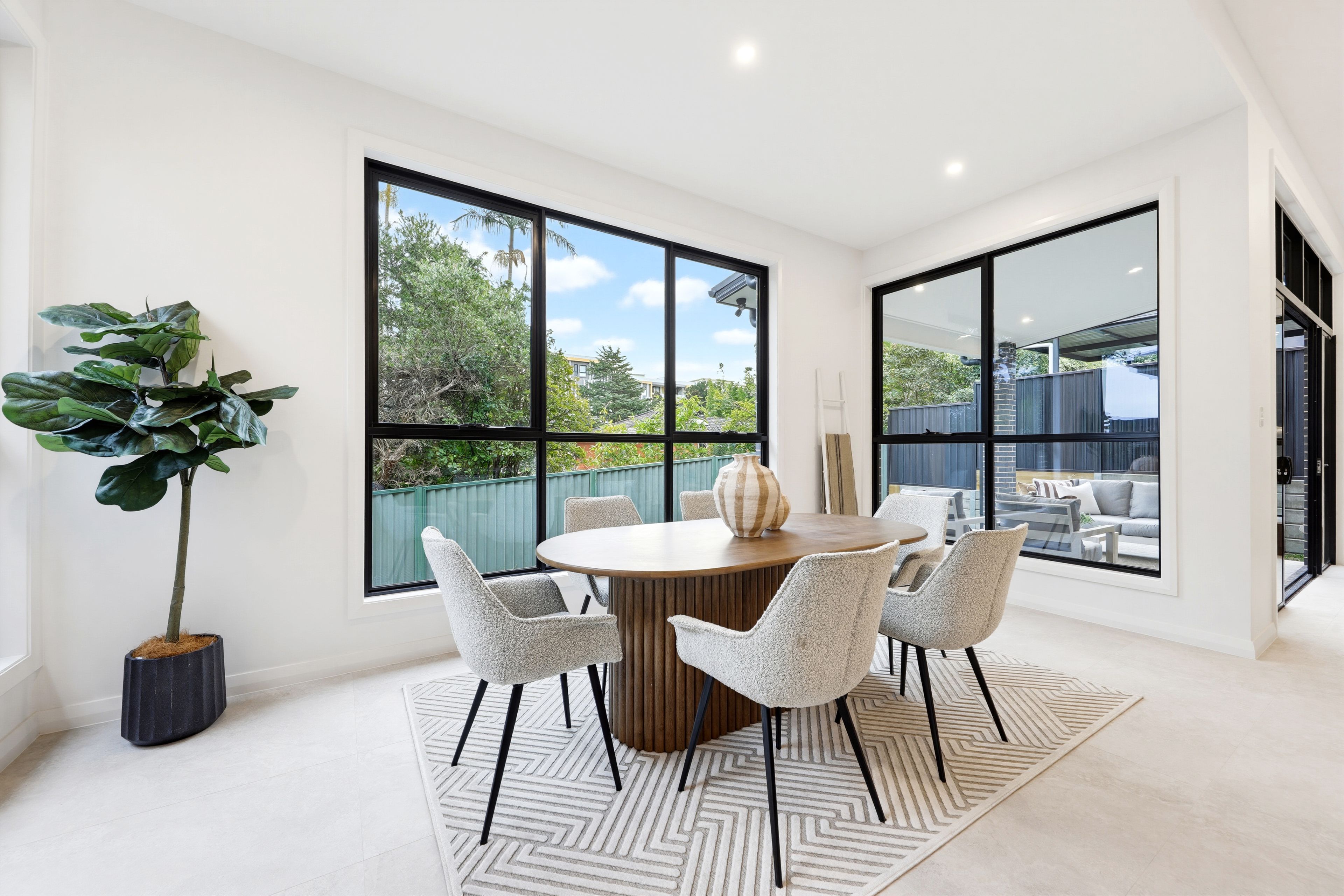 135 Carisbrook Street — photo 5 of 24