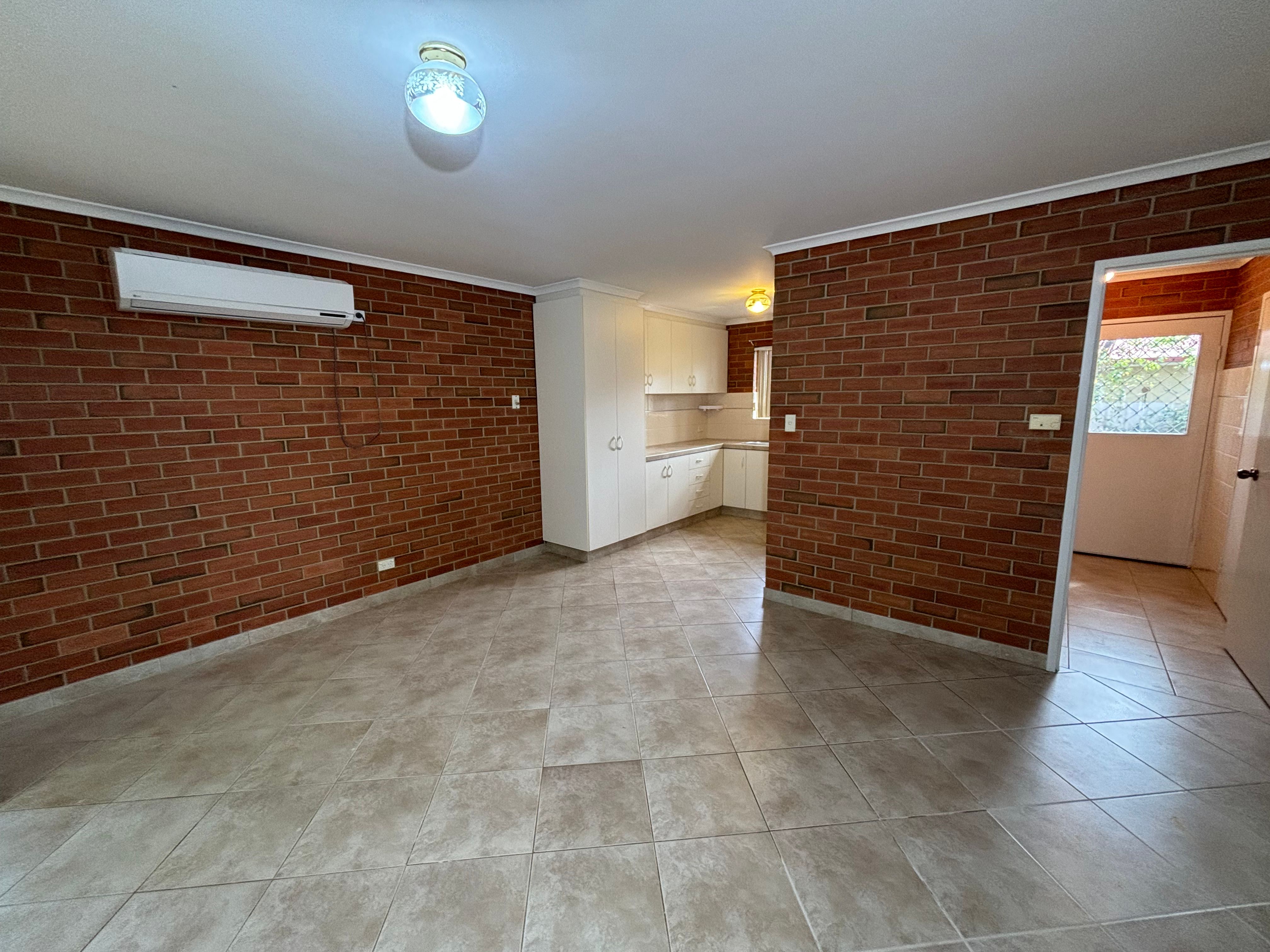 24-26 Uri Street — photo 7 of 23