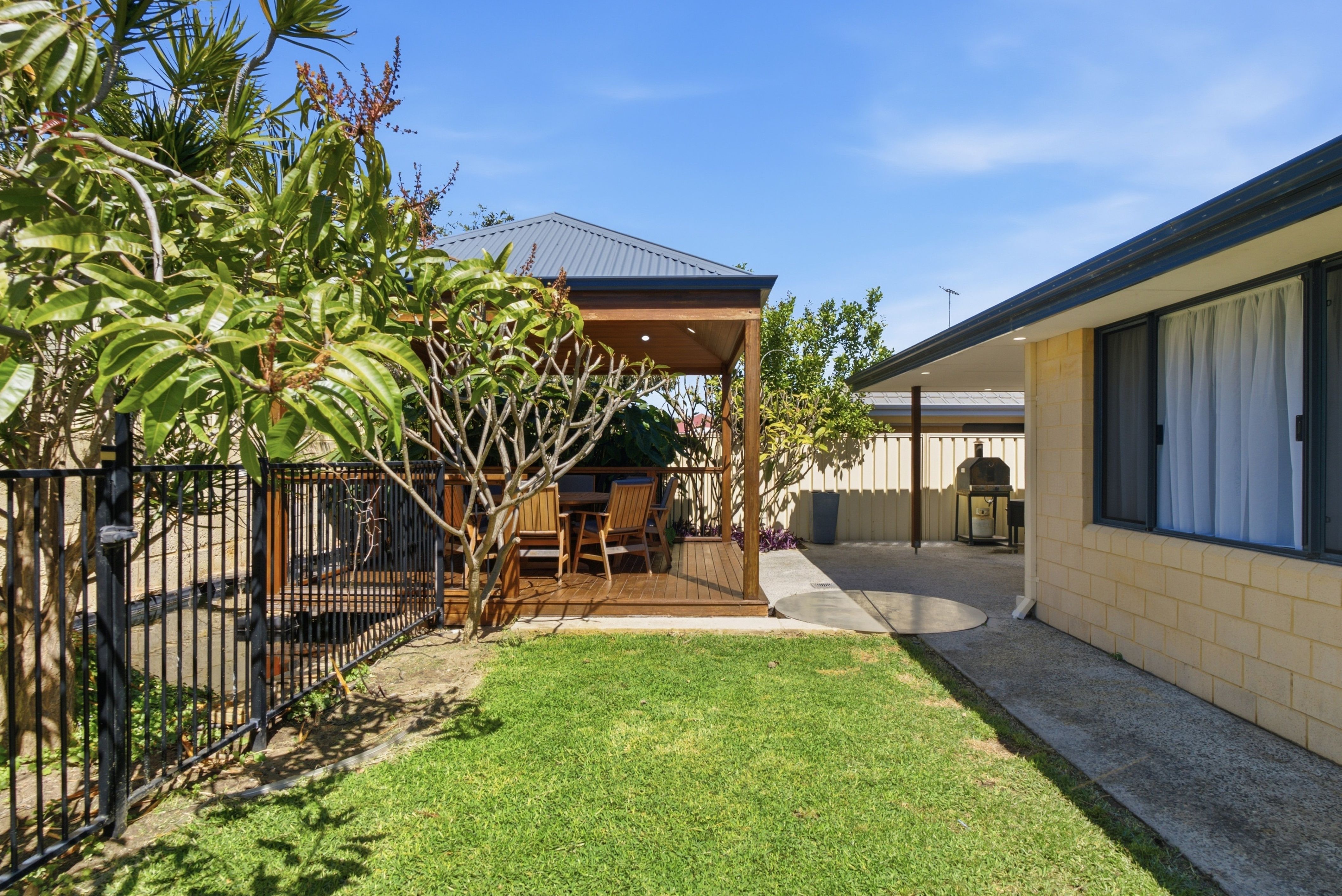 122 Kemp Street — photo from Ray White Dalkeith Claremont Fremantle - Dalkeith Location