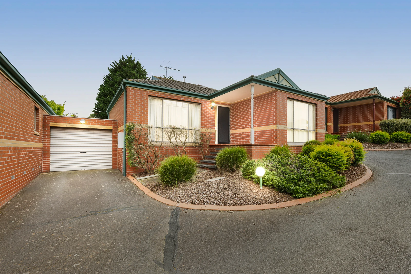 3/2-8 Knight Crescent, Roxburgh Park, VIC 3064