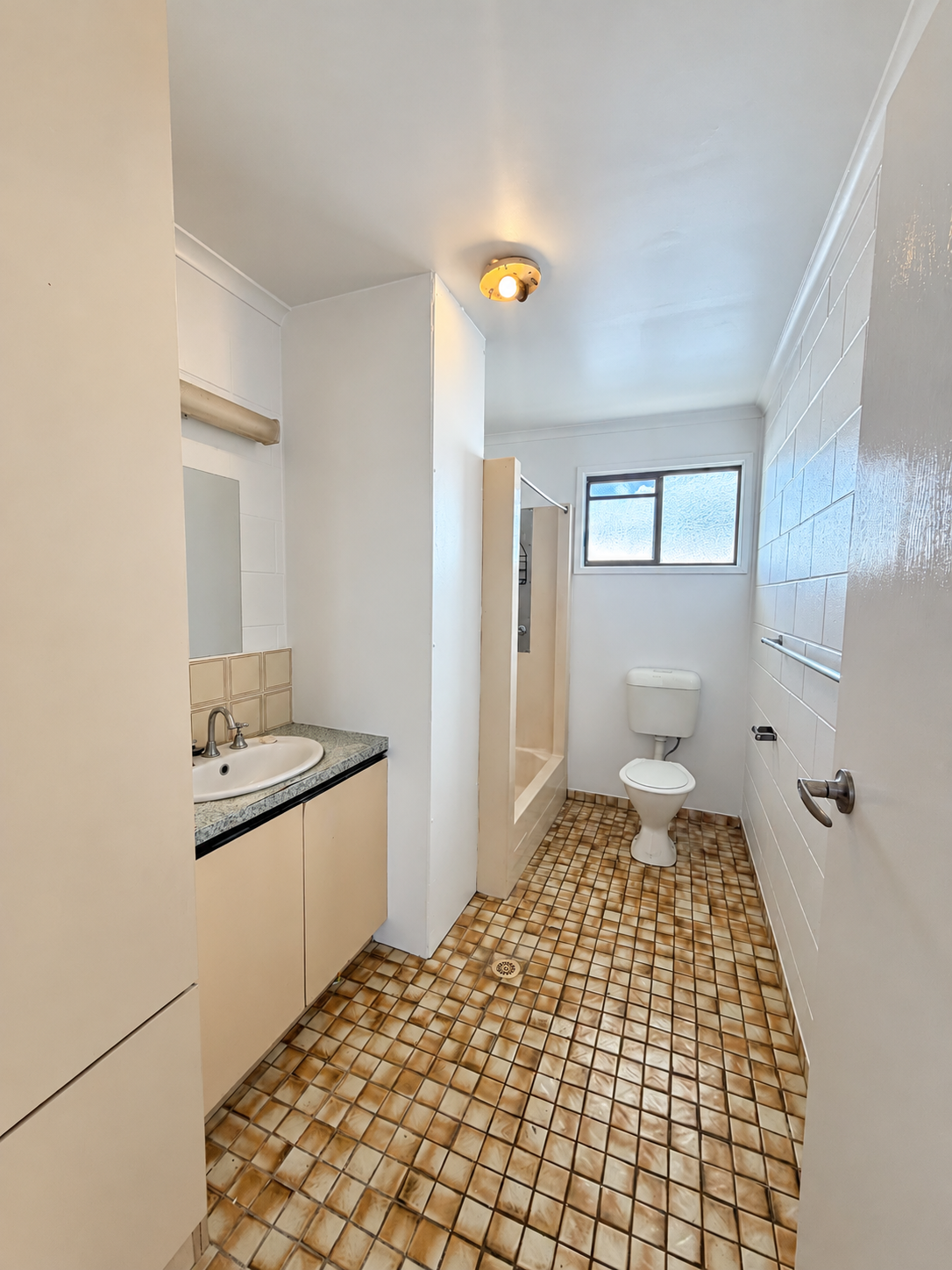 8/167 Shute Harbour Road — photo 4 of 12