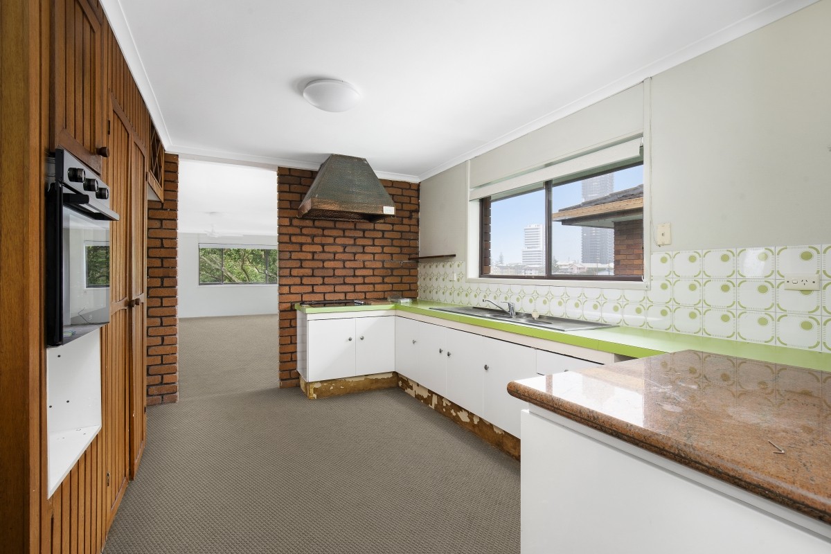 1/6 Brightlands Court, Mermaid Waters, QLD 4218