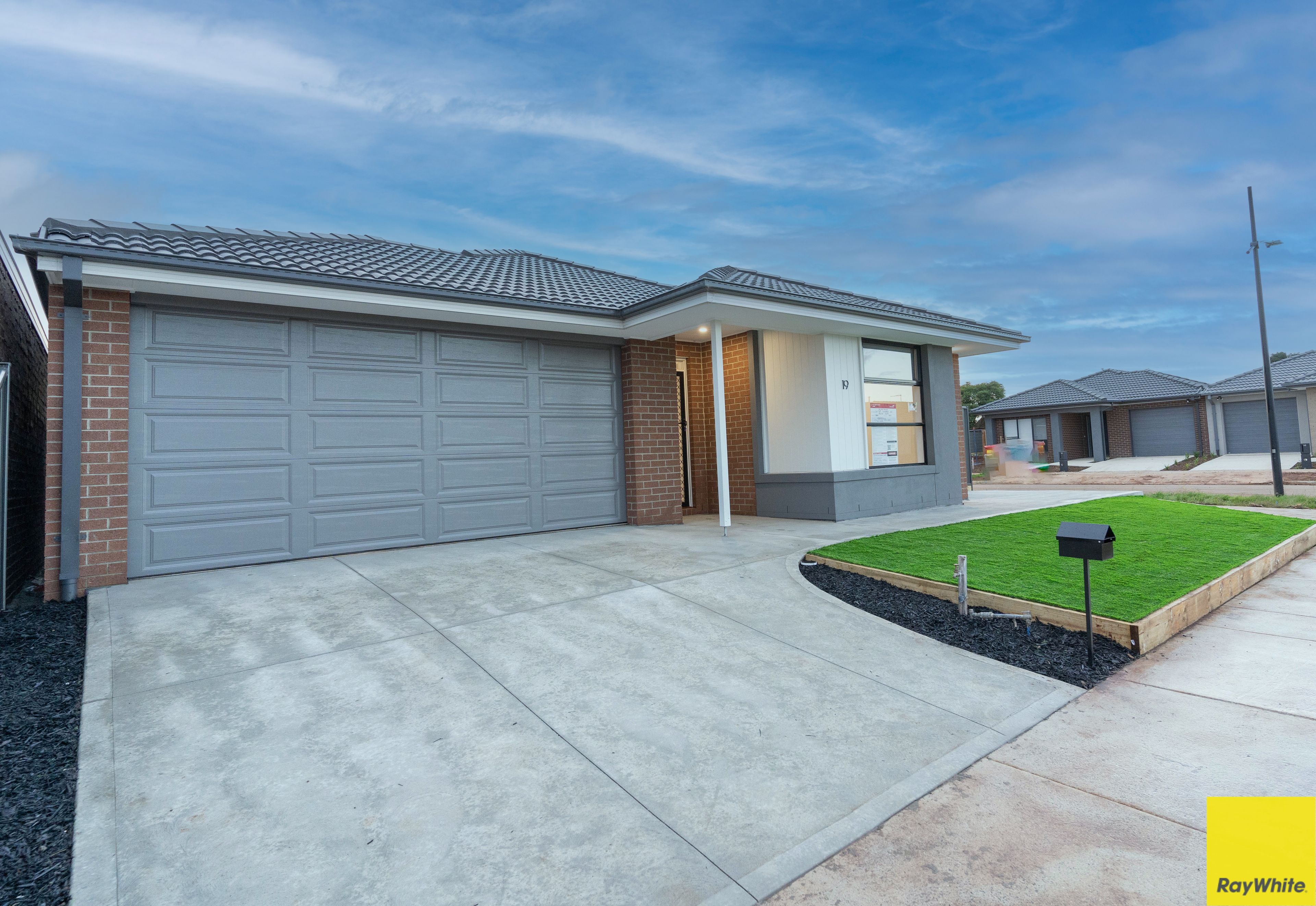 19 Hanover Circuit, Melton South, VIC 3338