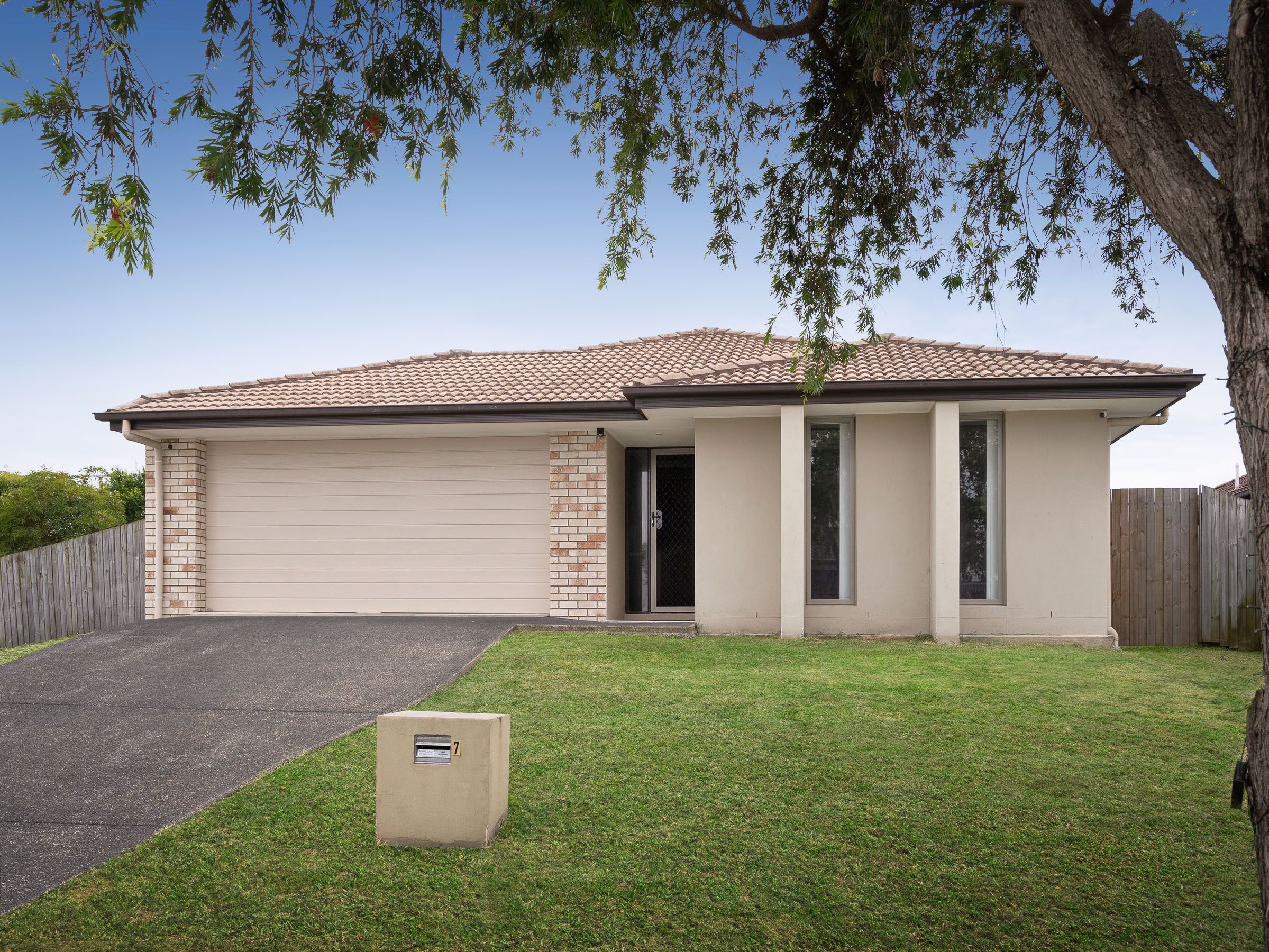 7 Zanow Street, North Booval QLD 4304