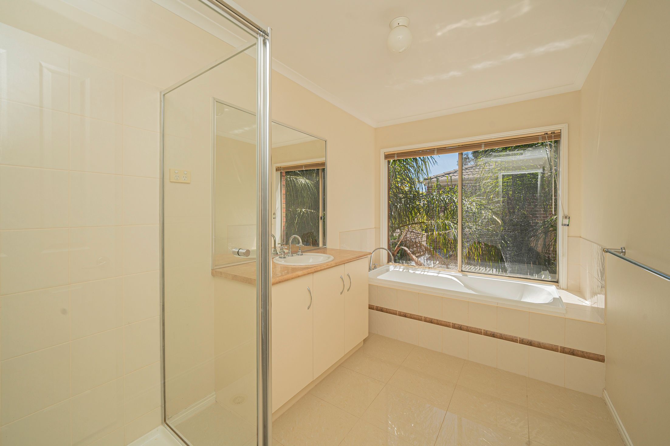 10 Lowanna Street — photo 15 of 17