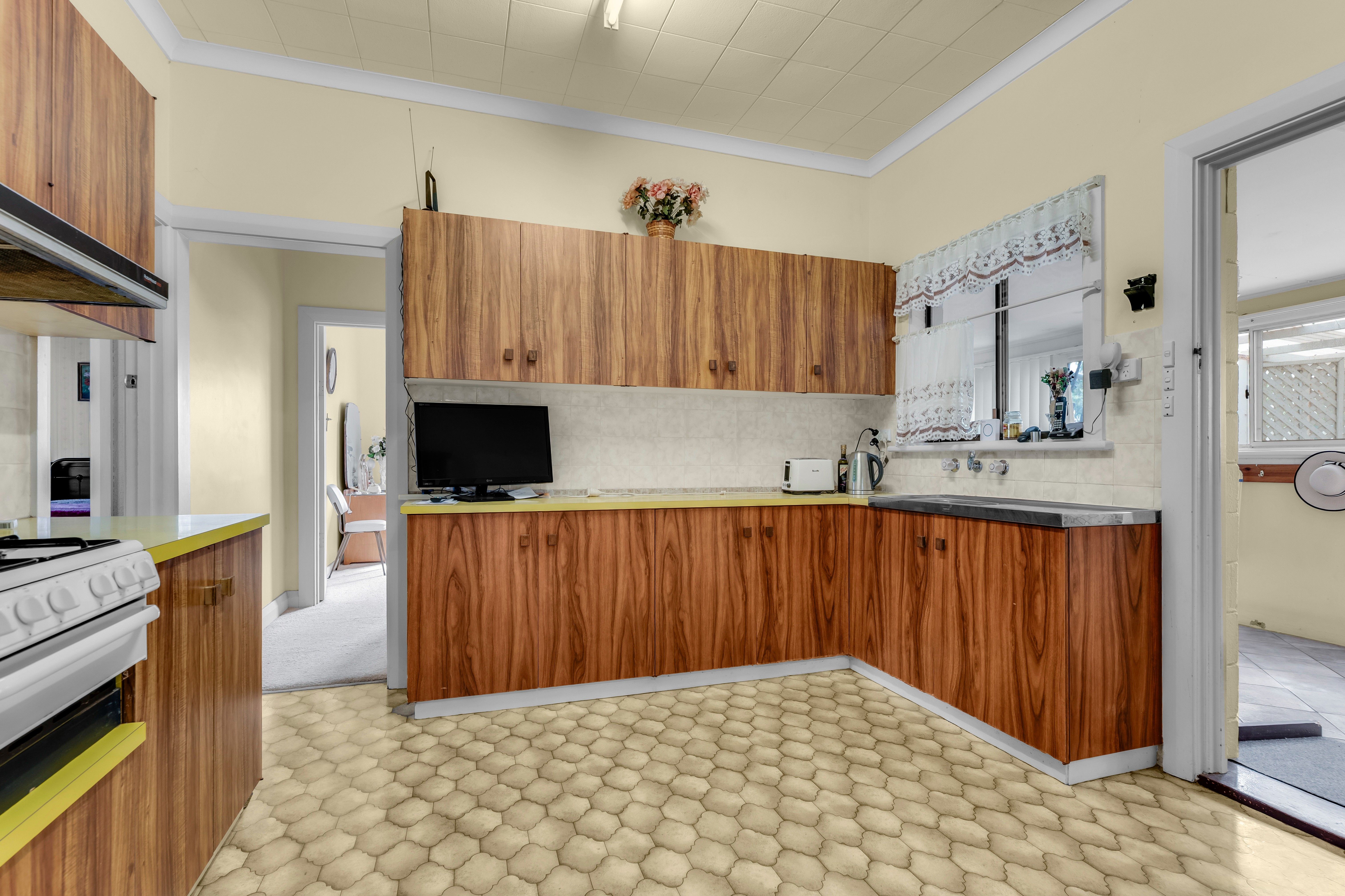214 George Road — photo 9 of 28