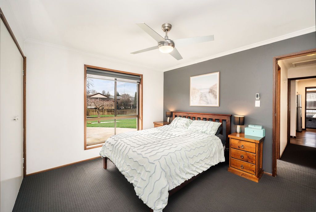 12 Mayfair Crescent — photo 6 of 14