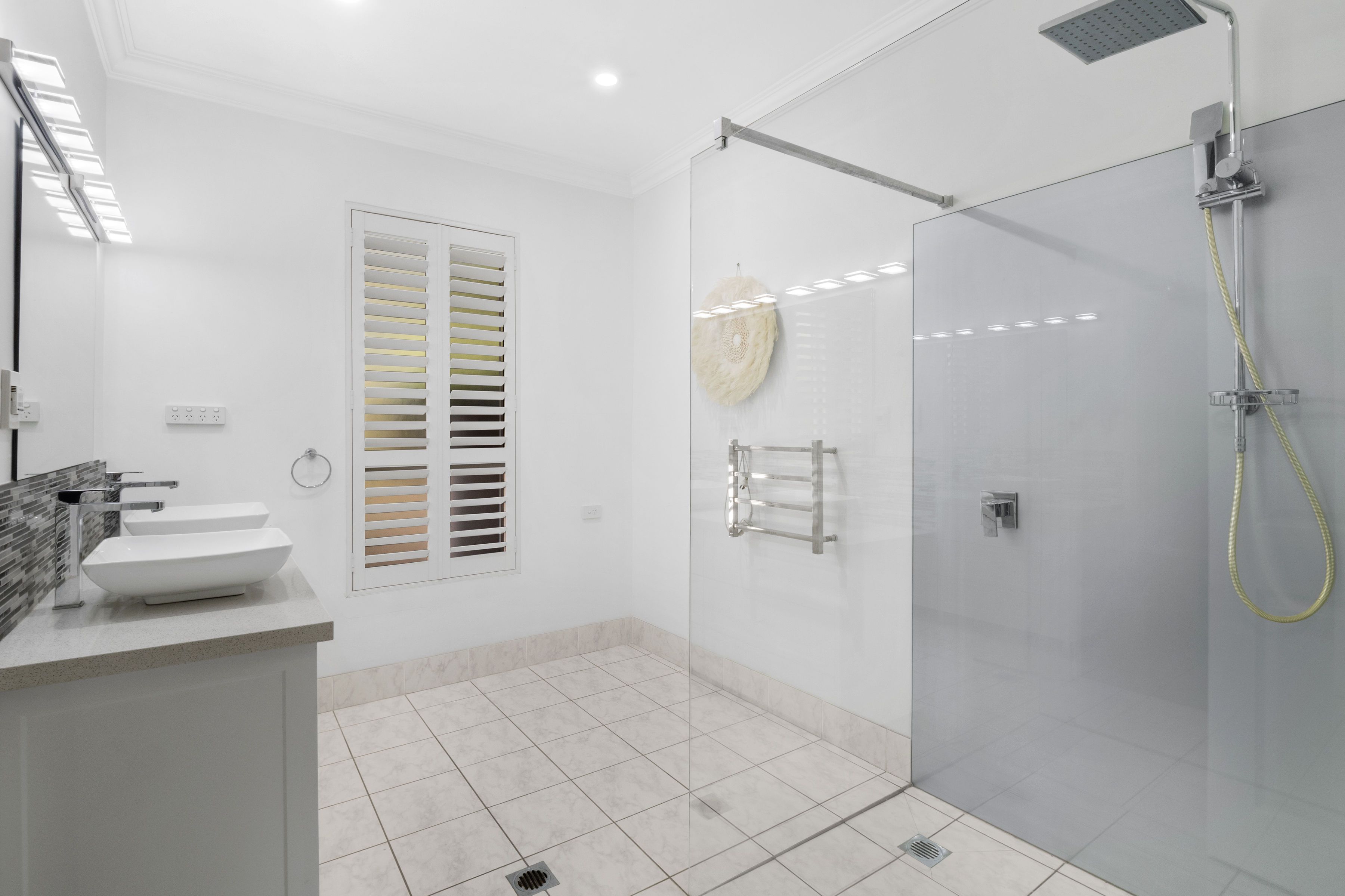 131 Racecourse Road — photo 4 of 6