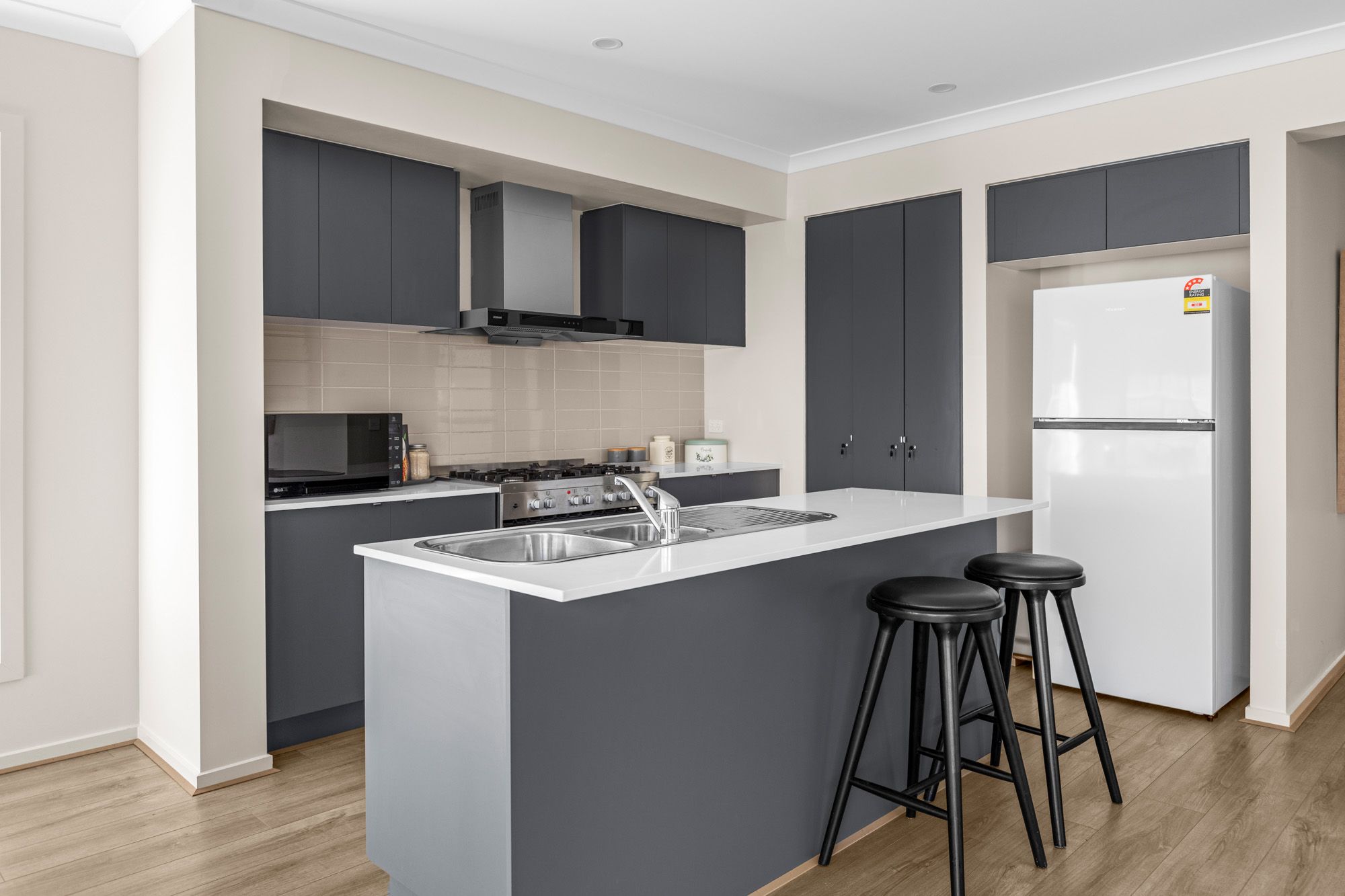 12 Fitzrovia Drive — photo 3 of 15
