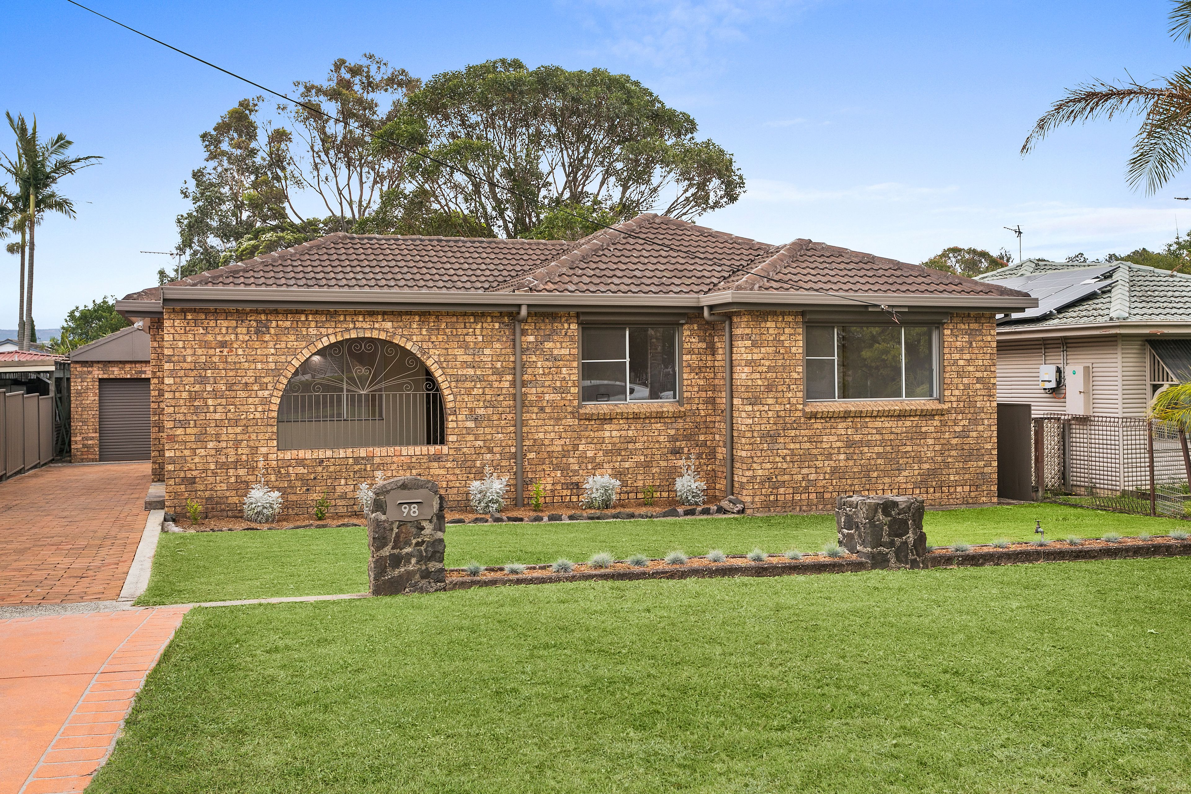 98 Barton Street , Oak Flats NSW 2529