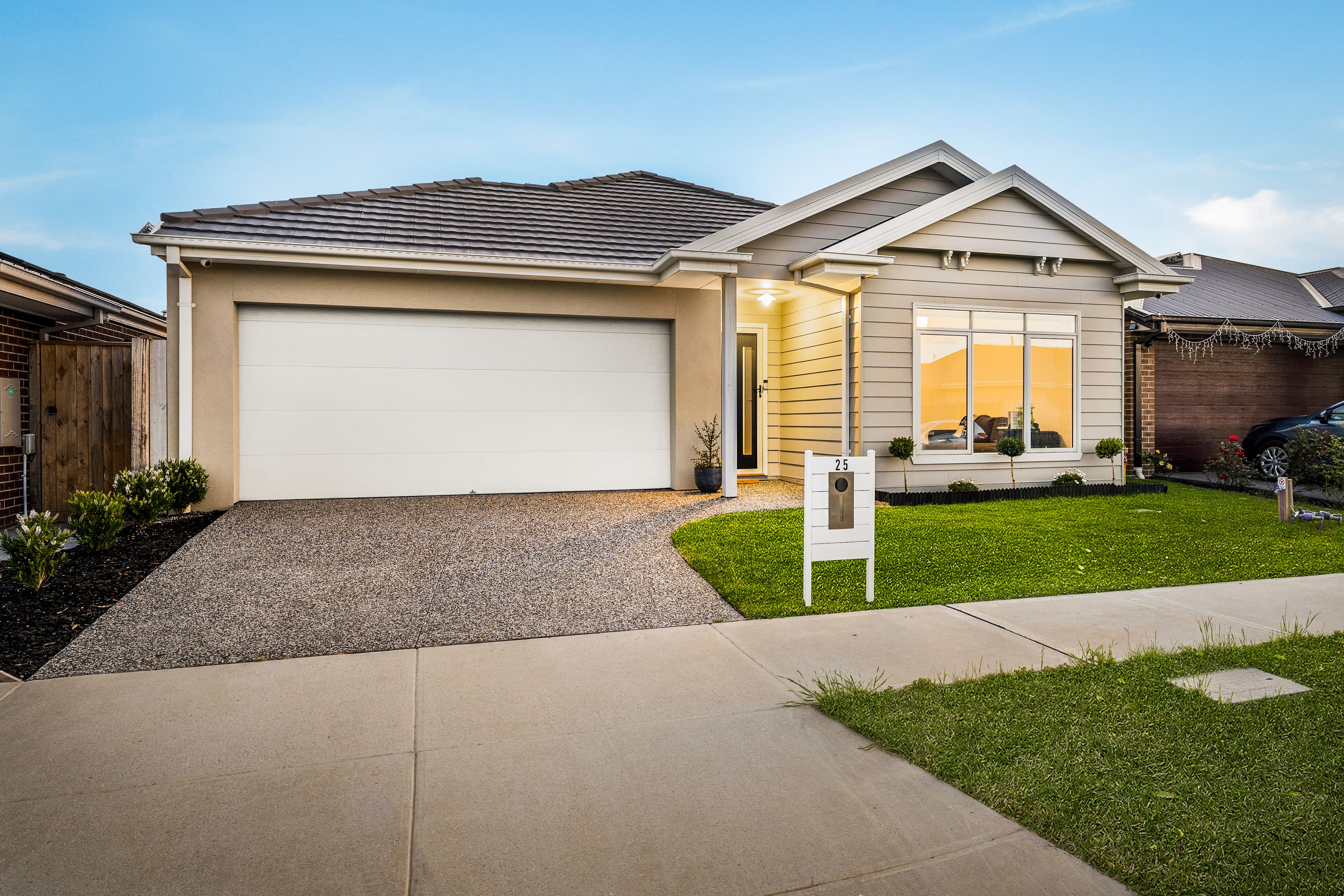 25 Kaduna Drive, Officer South, VIC 3809