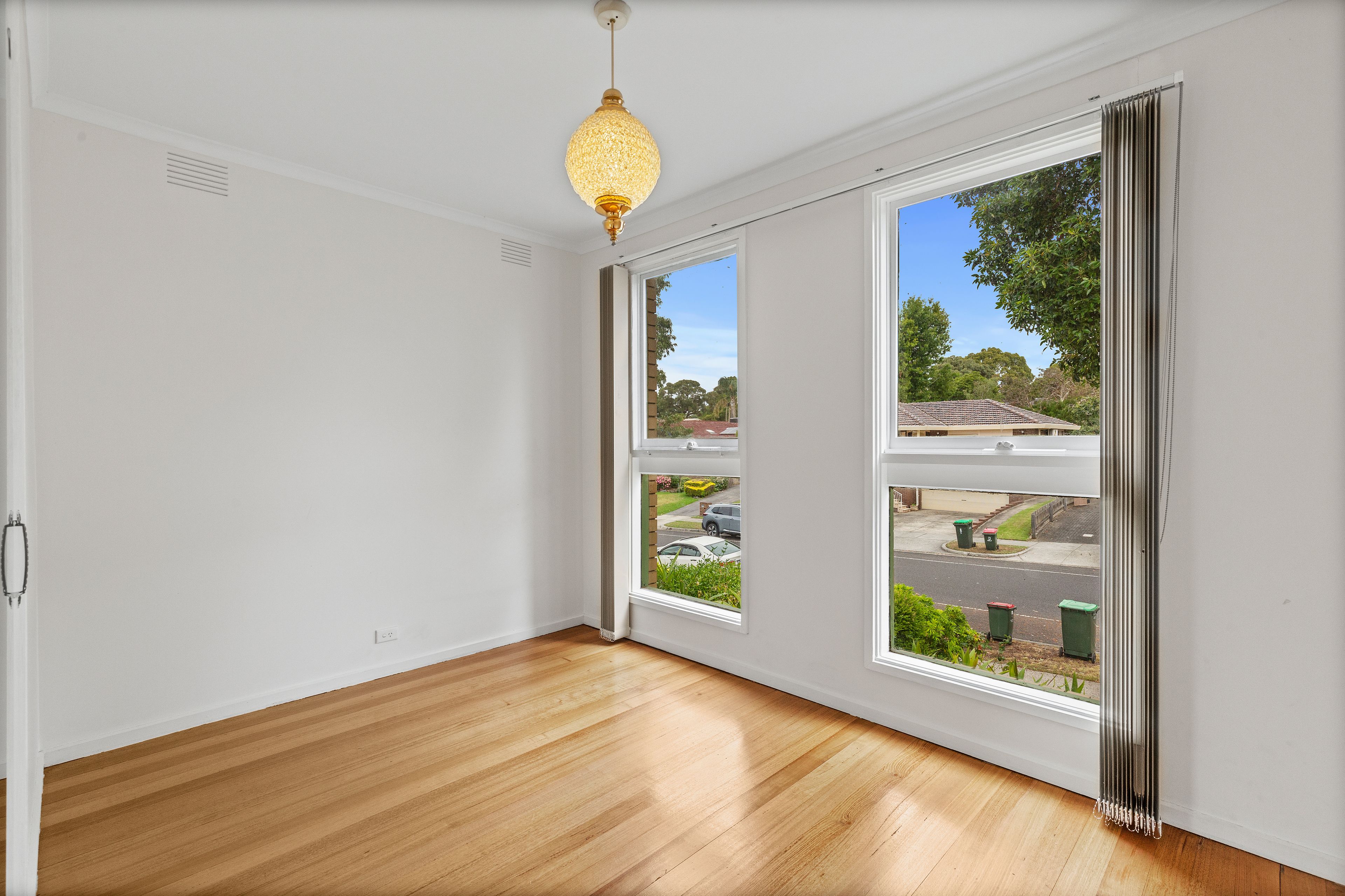 7 Woodleigh Crescent — photo 7 of 12
