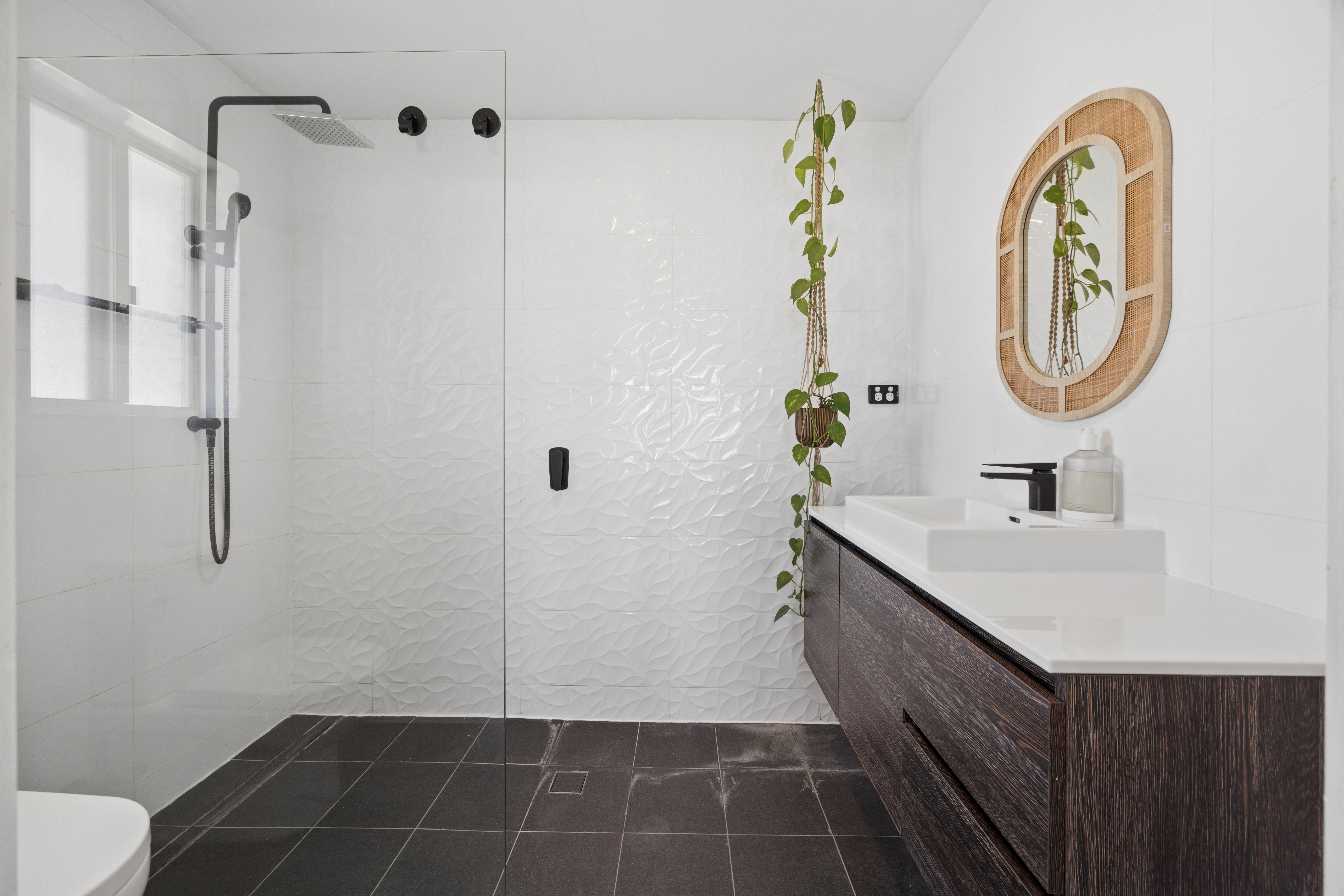 102 Willawong Street — photo 8 of 29