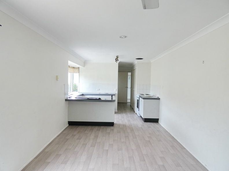 8 Serissa Court, Crestmead, QLD 4132