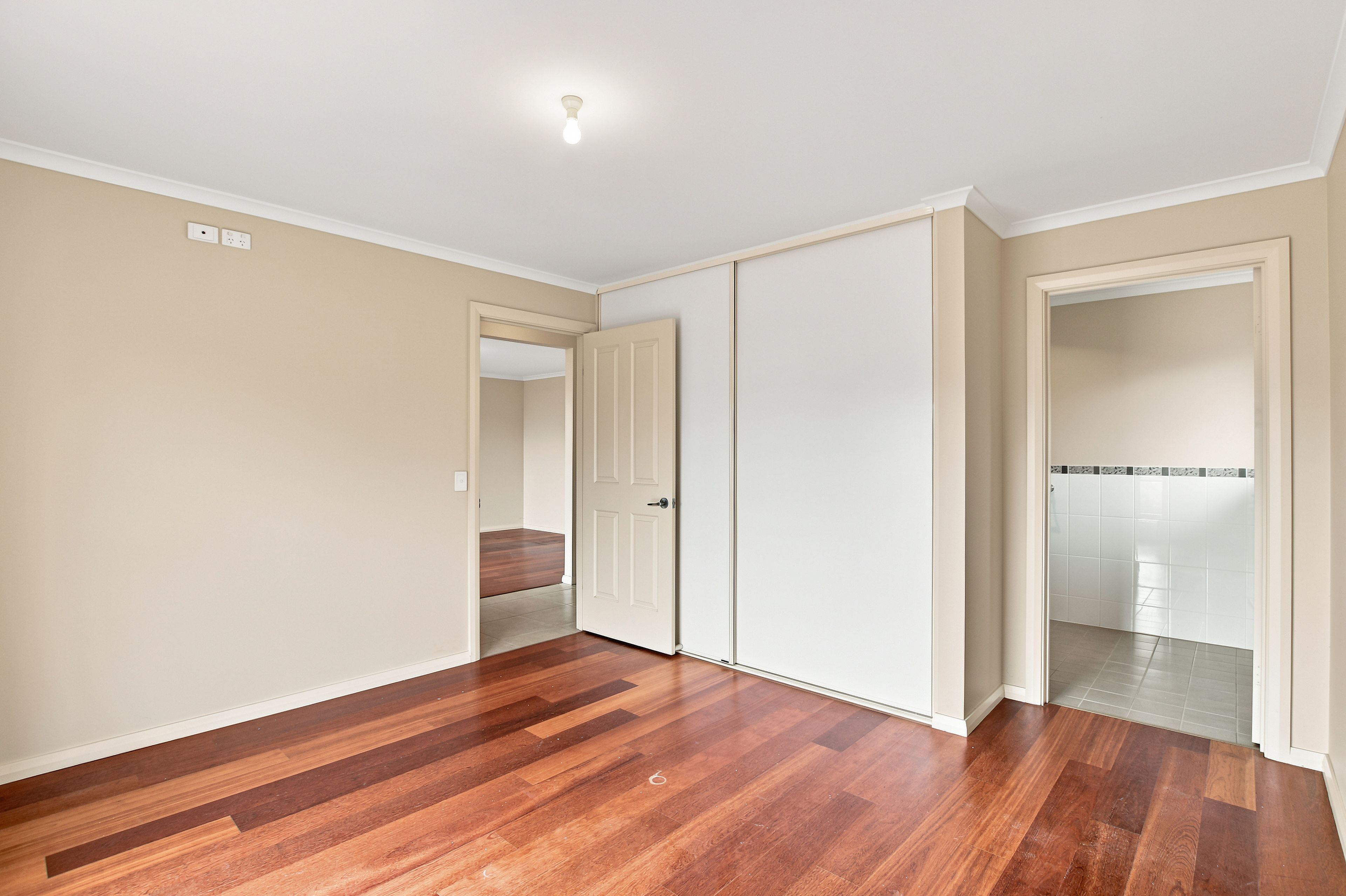 12 Edwards Crescent — photo 11 of 19