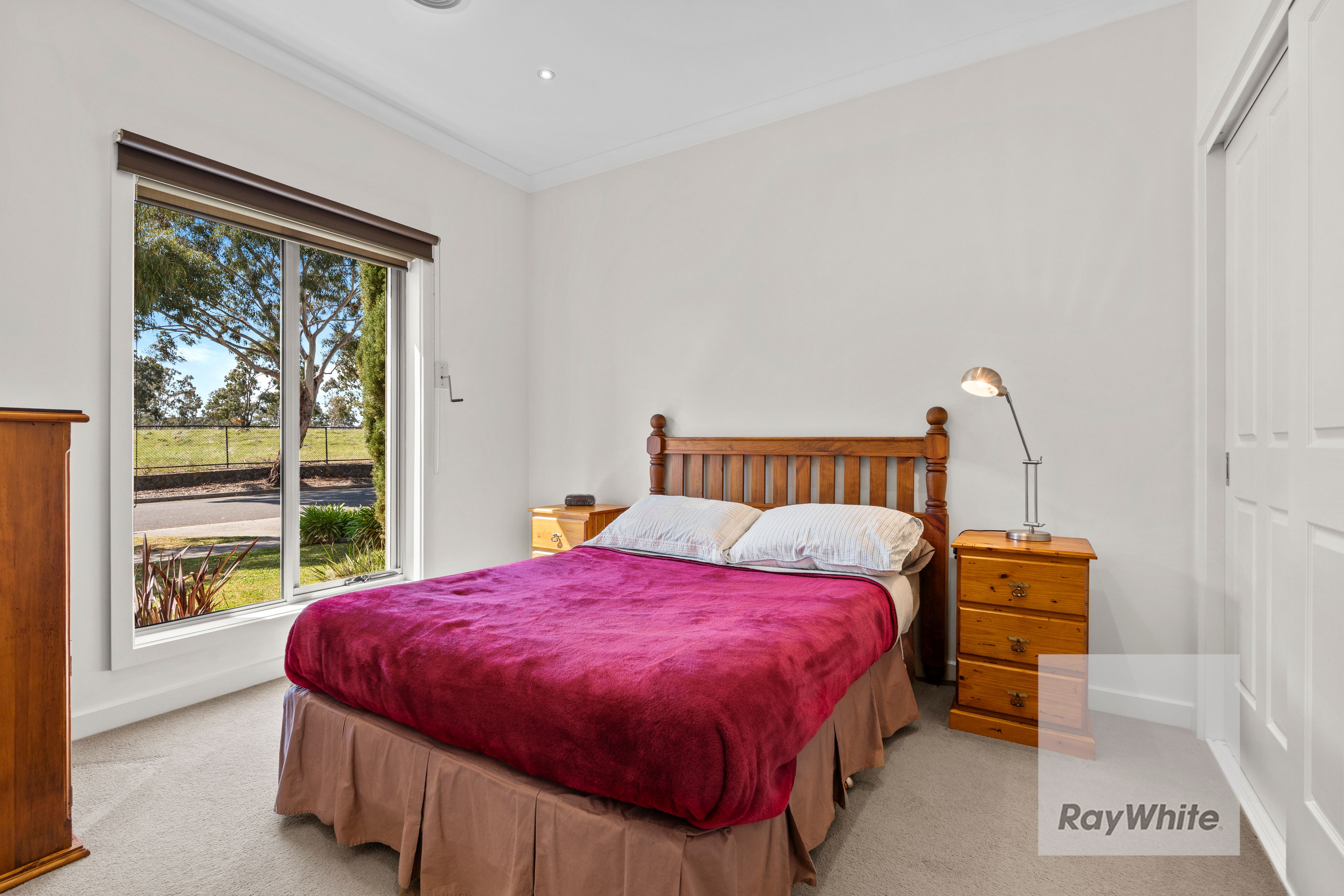 32 Neddletail Crescent — photo 11 of 16
