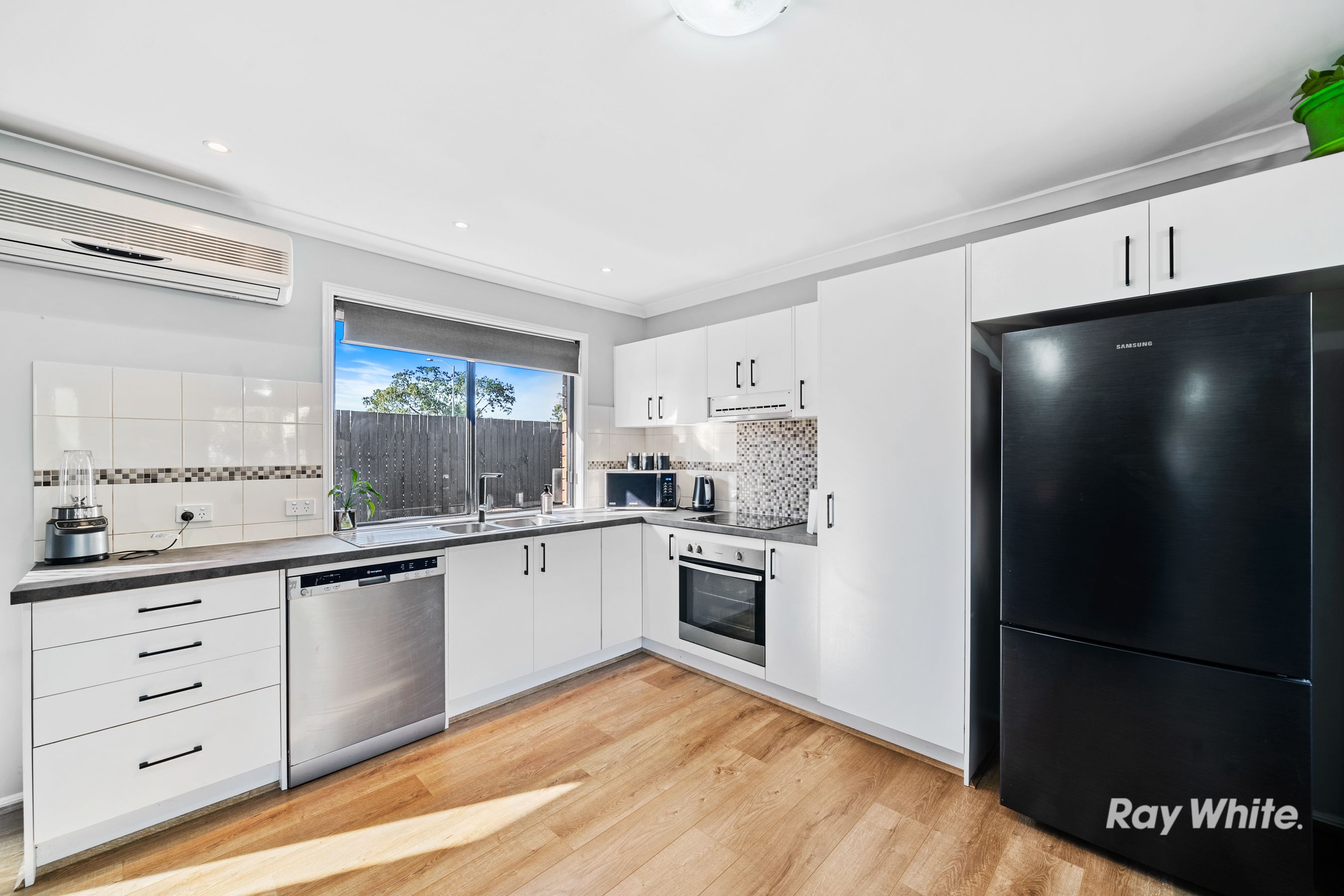 8 Brooke Street, Crestmead, QLD 4132