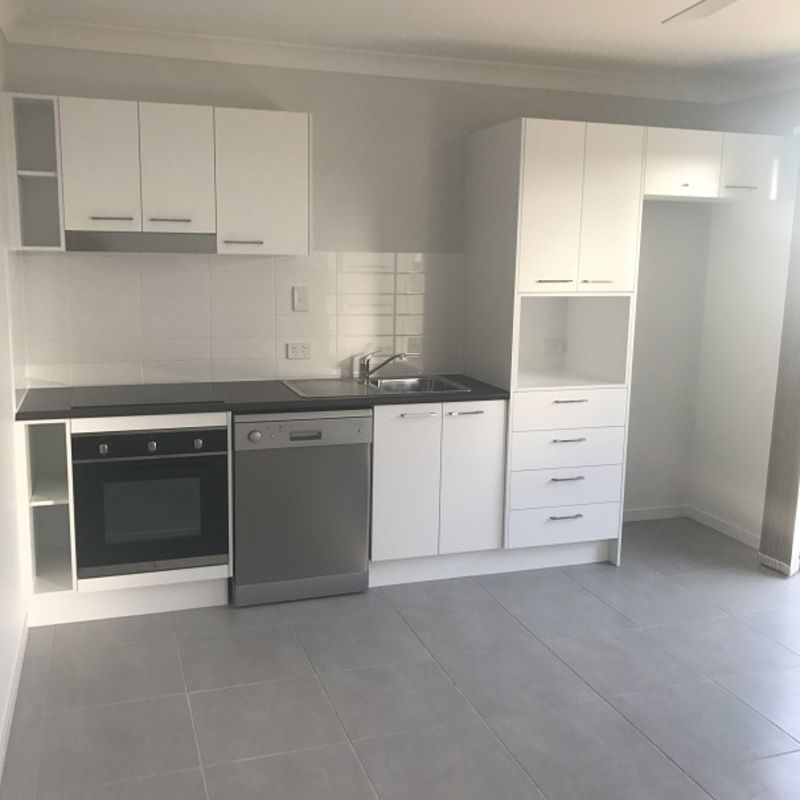 2/3 Awoonga Crescent, Morayfield, QLD 4506