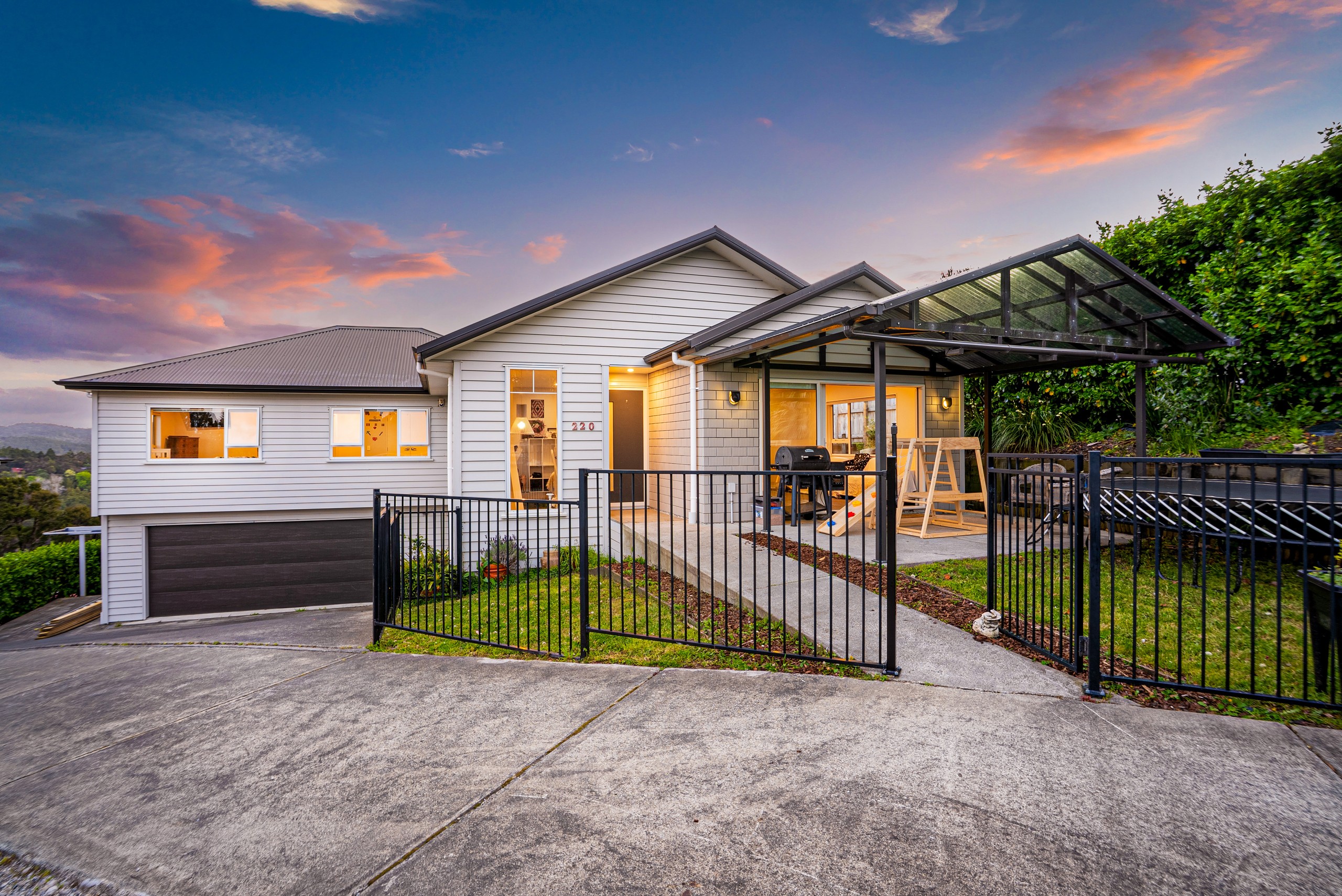 220 Forest Hill Road, Waiatarua, Waitakere City